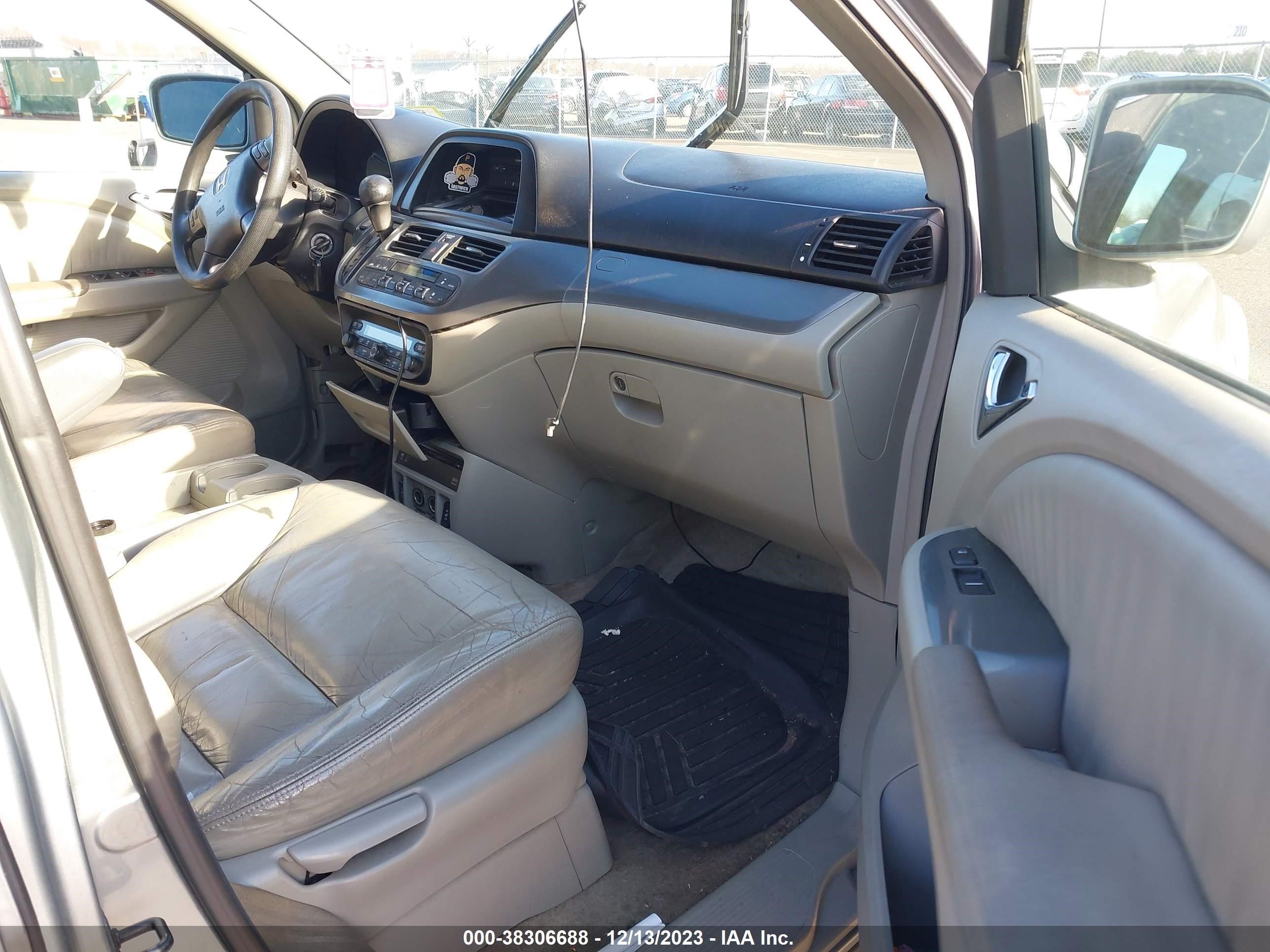 Photo 4 VIN: 5FNRL387X5B073824 - HONDA ODYSSEY 