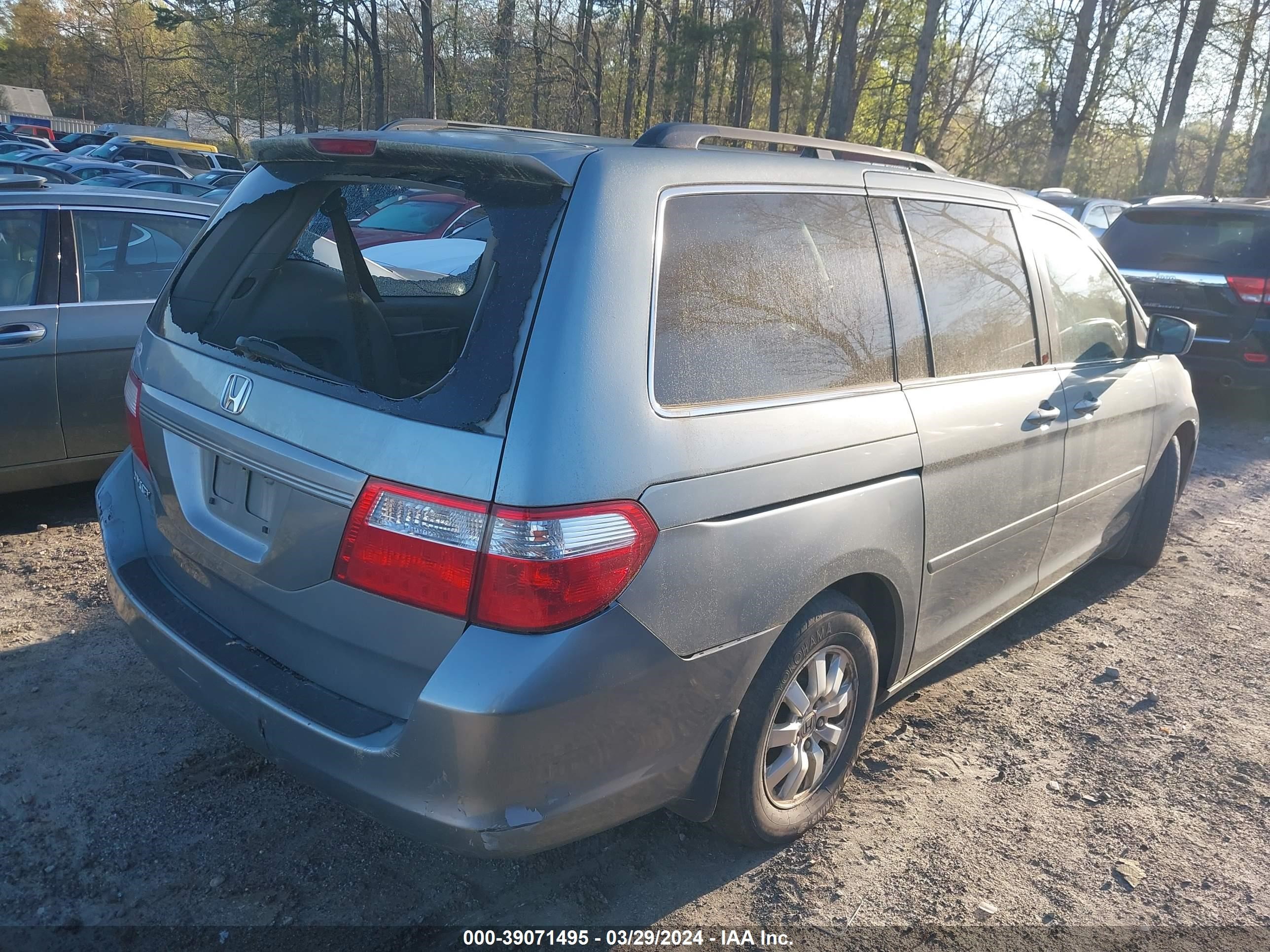 Photo 3 VIN: 5FNRL387X7B004005 - HONDA ODYSSEY 