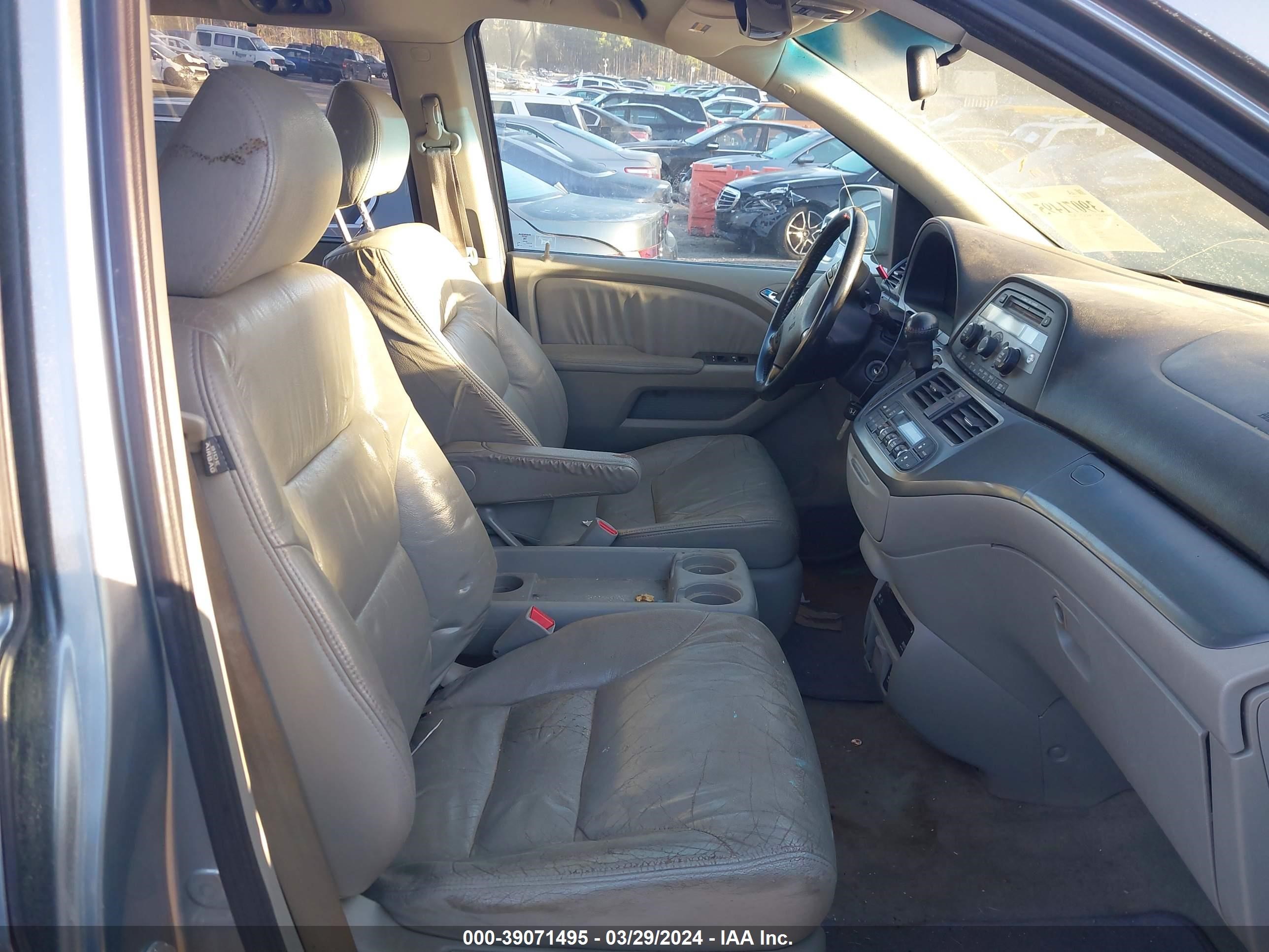 Photo 4 VIN: 5FNRL387X7B004005 - HONDA ODYSSEY 