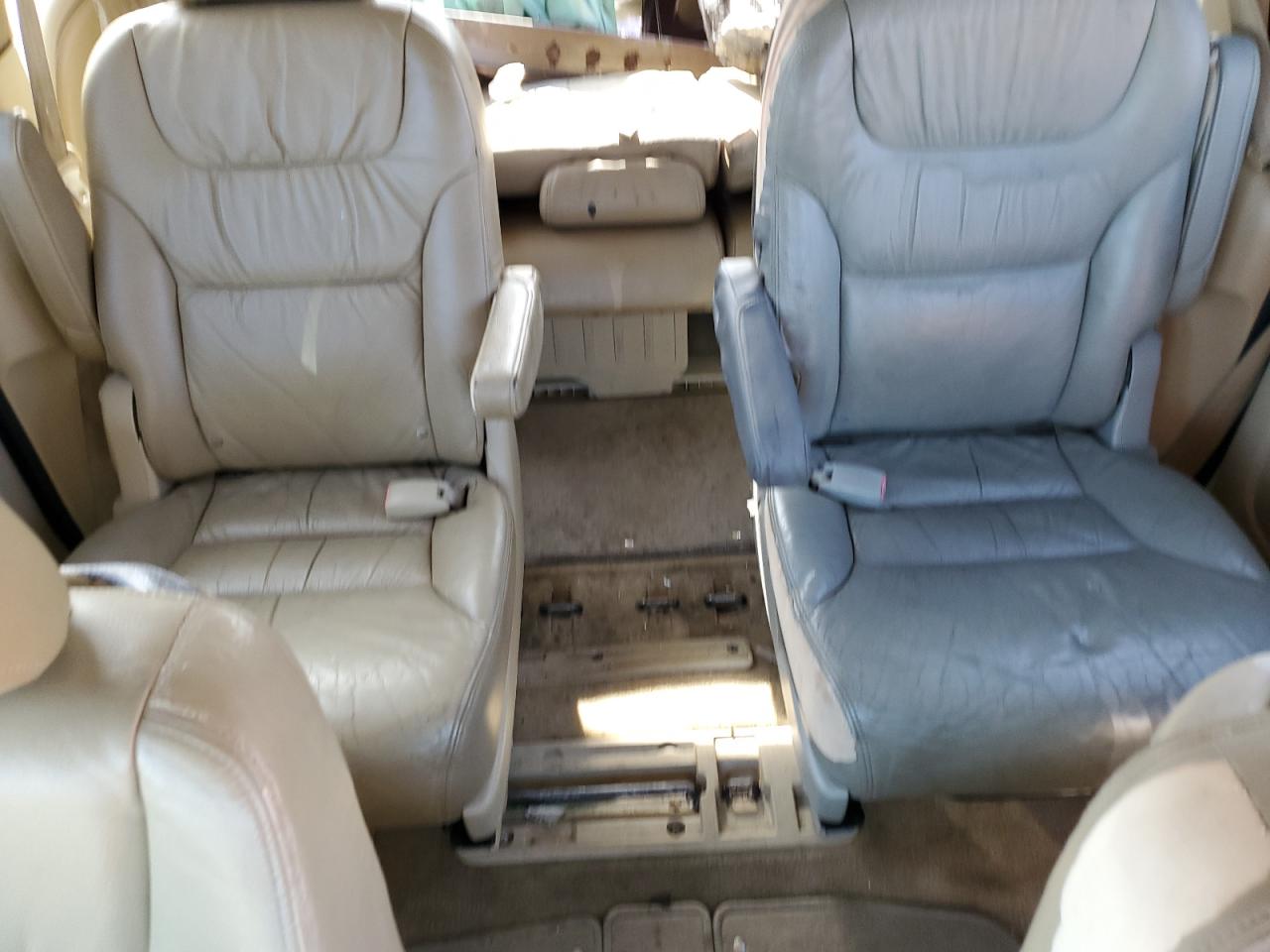 Photo 9 VIN: 5FNRL387X8B029343 - HONDA ODYSSEY 