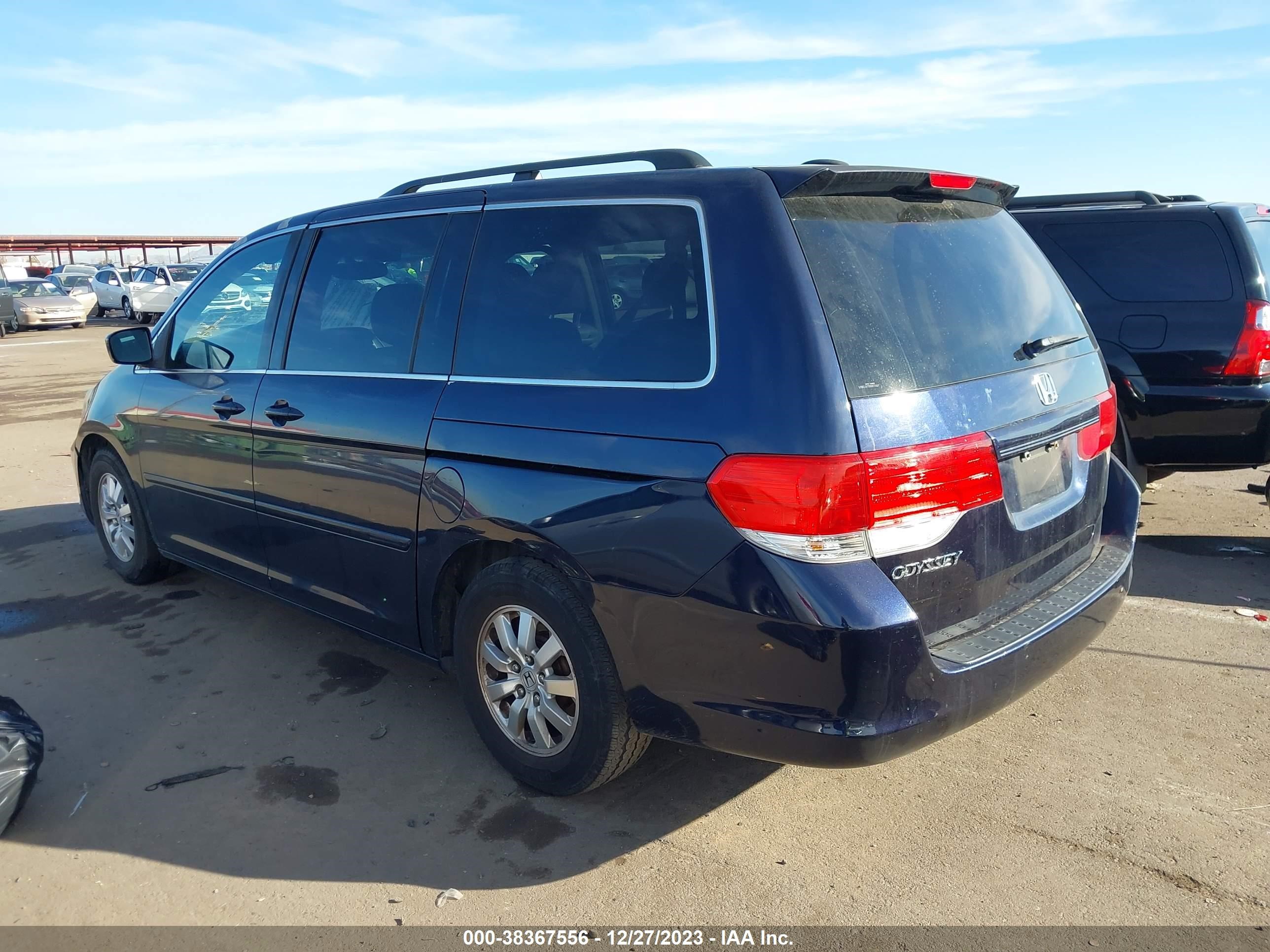 Photo 2 VIN: 5FNRL387X8B037667 - HONDA ODYSSEY 