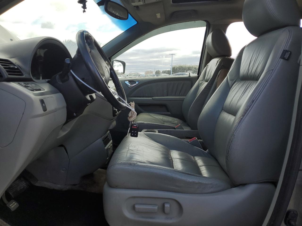 Photo 6 VIN: 5FNRL387X8B047258 - HONDA ODYSSEY 