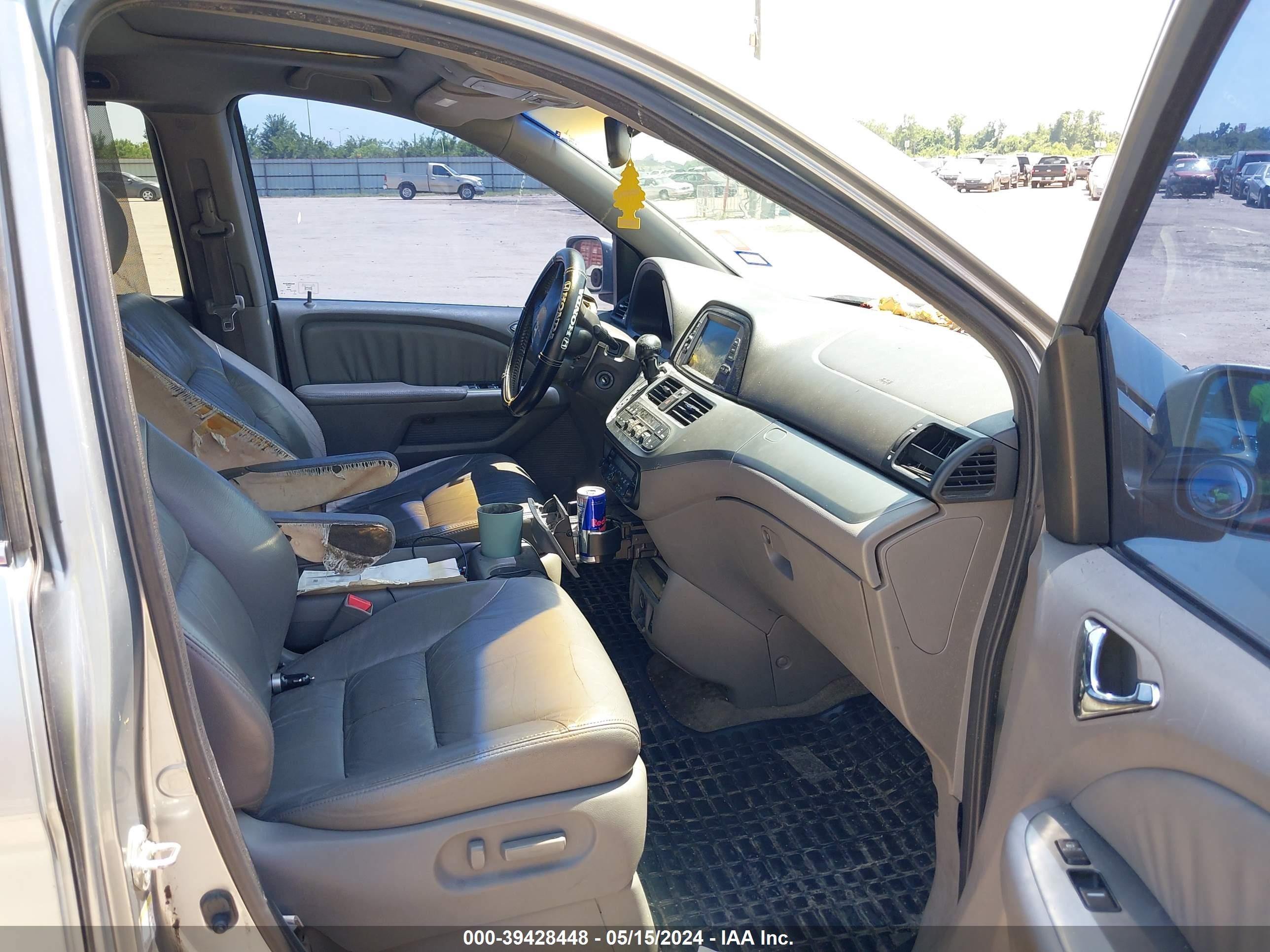 Photo 4 VIN: 5FNRL387X8B050631 - HONDA ODYSSEY 