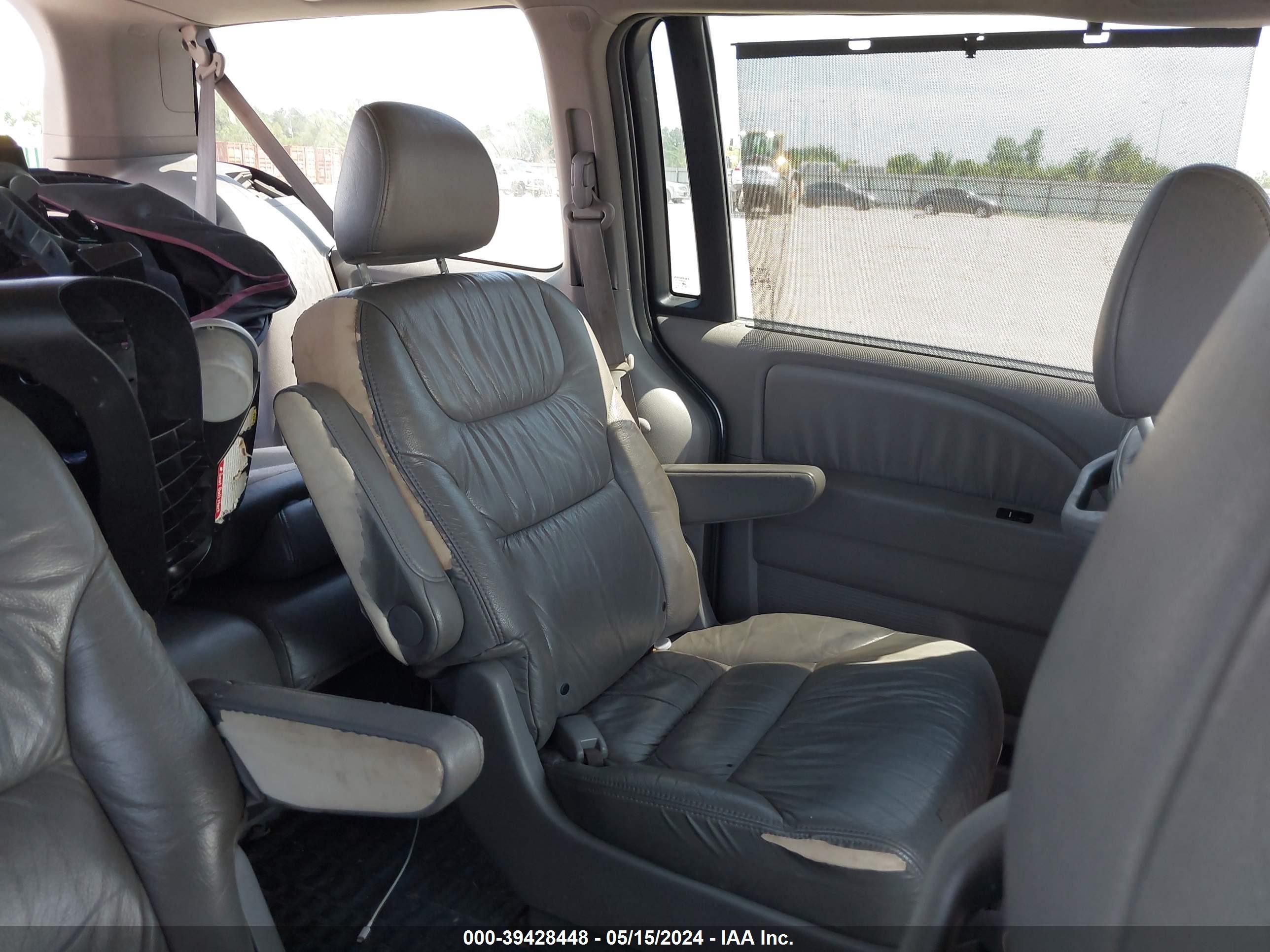 Photo 7 VIN: 5FNRL387X8B050631 - HONDA ODYSSEY 