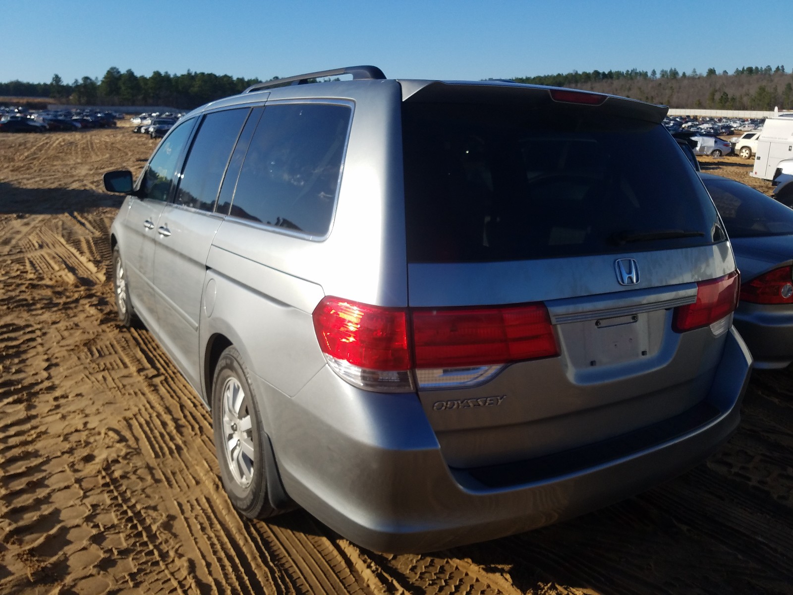 Photo 2 VIN: 5FNRL387X8B085895 - HONDA ODYSSEY EX 