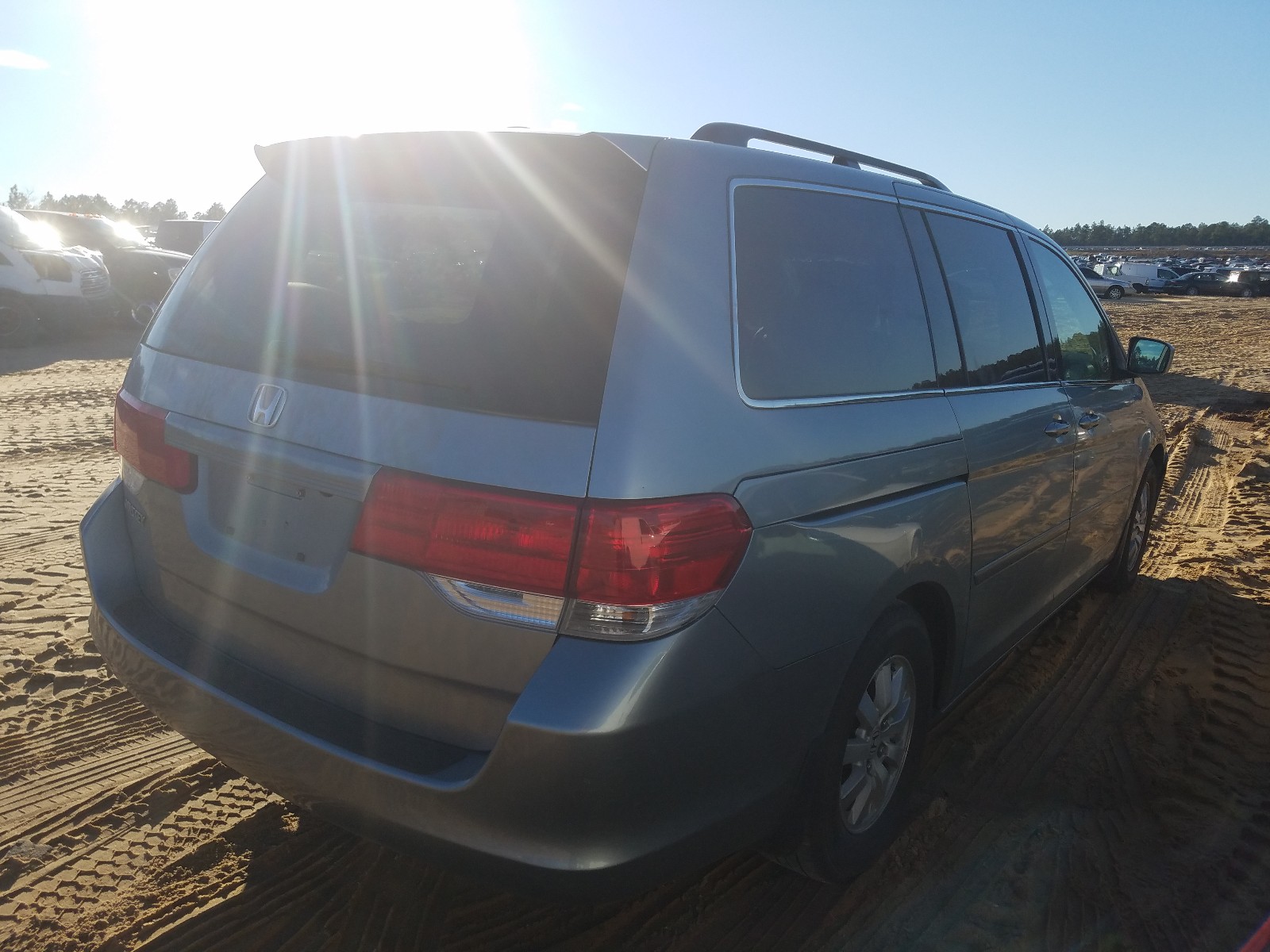 Photo 3 VIN: 5FNRL387X8B085895 - HONDA ODYSSEY EX 