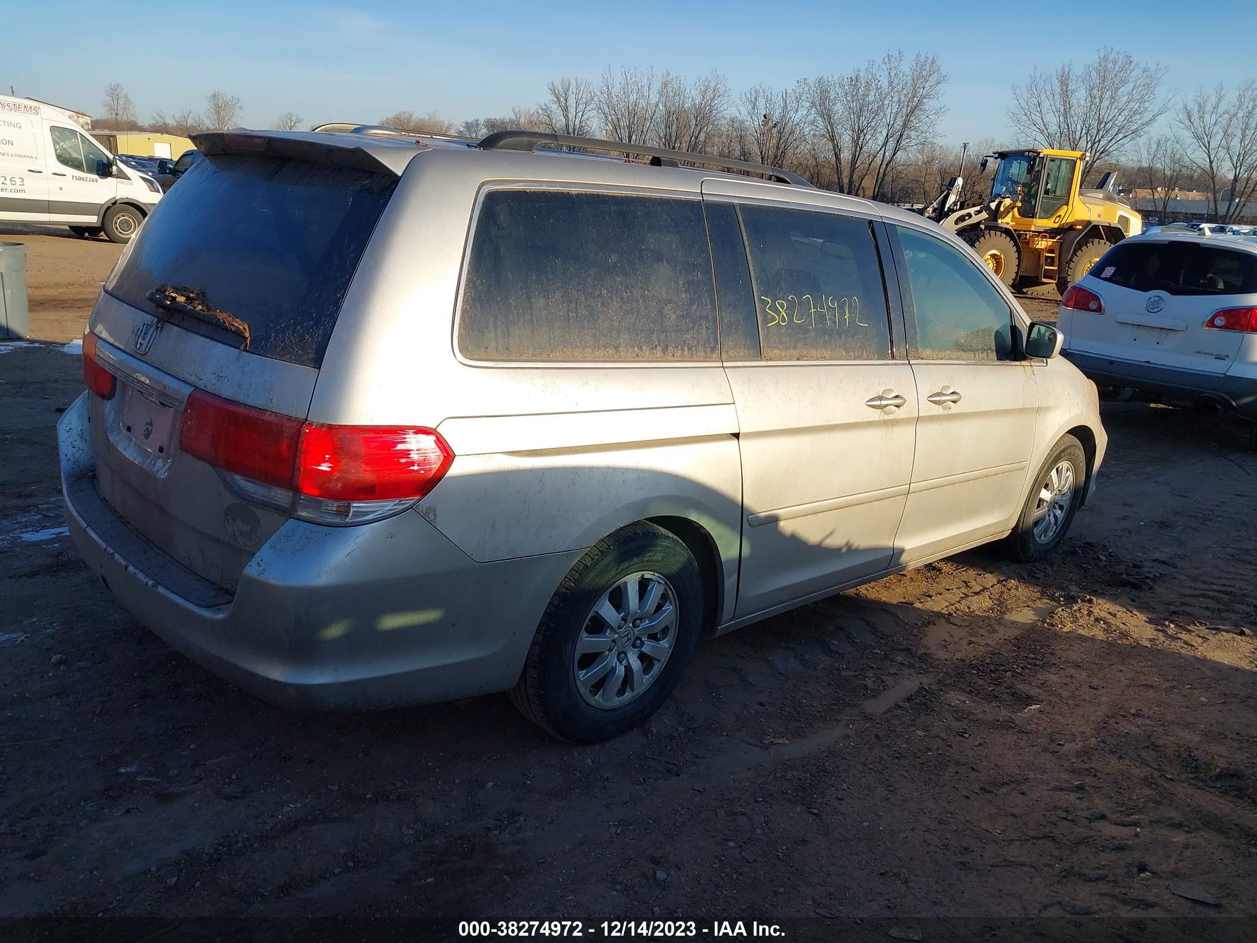 Photo 3 VIN: 5FNRL387X8B402820 - HONDA ODYSSEY 