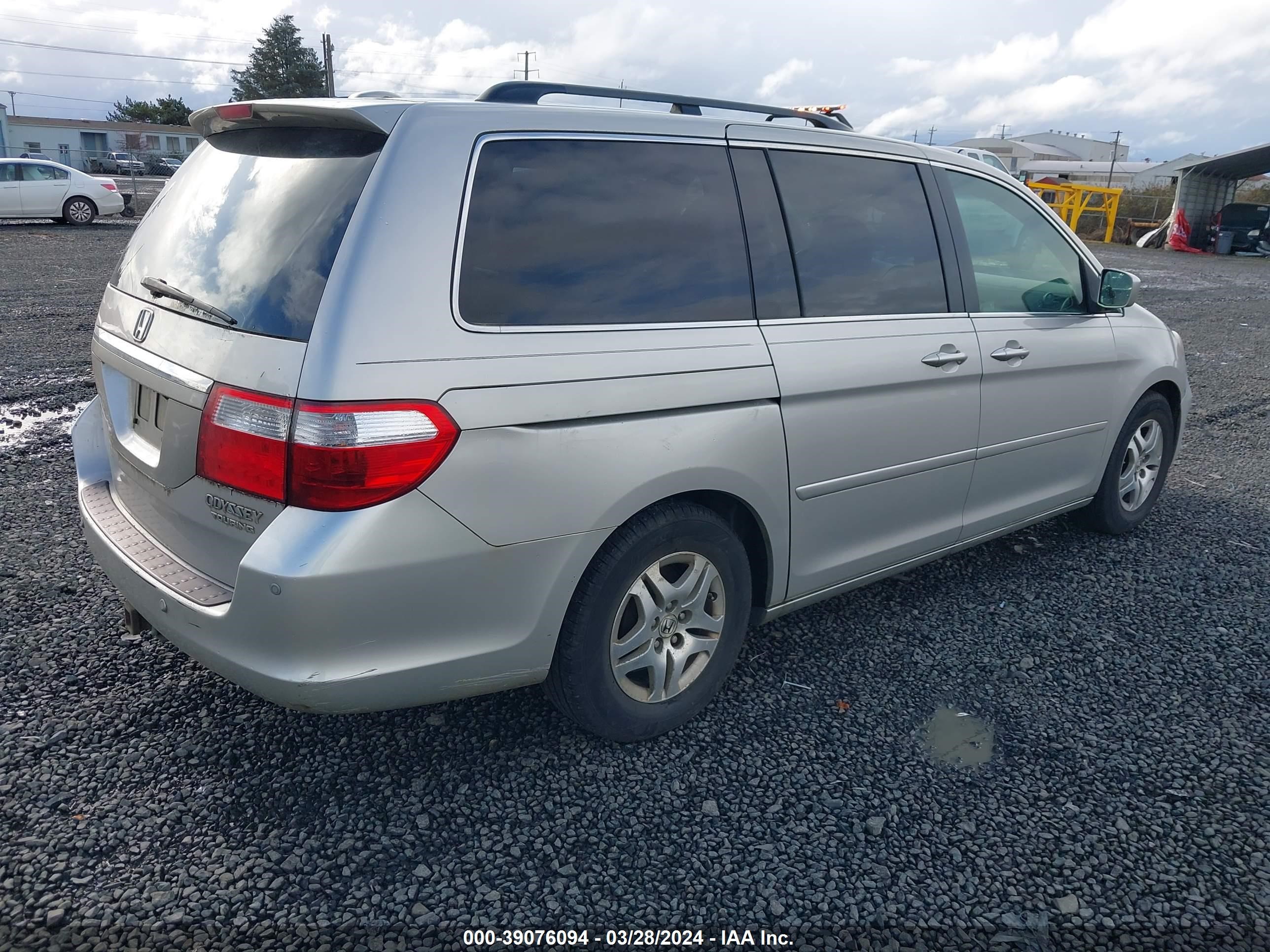 Photo 3 VIN: 5FNRL38805B068415 - HONDA ODYSSEY 