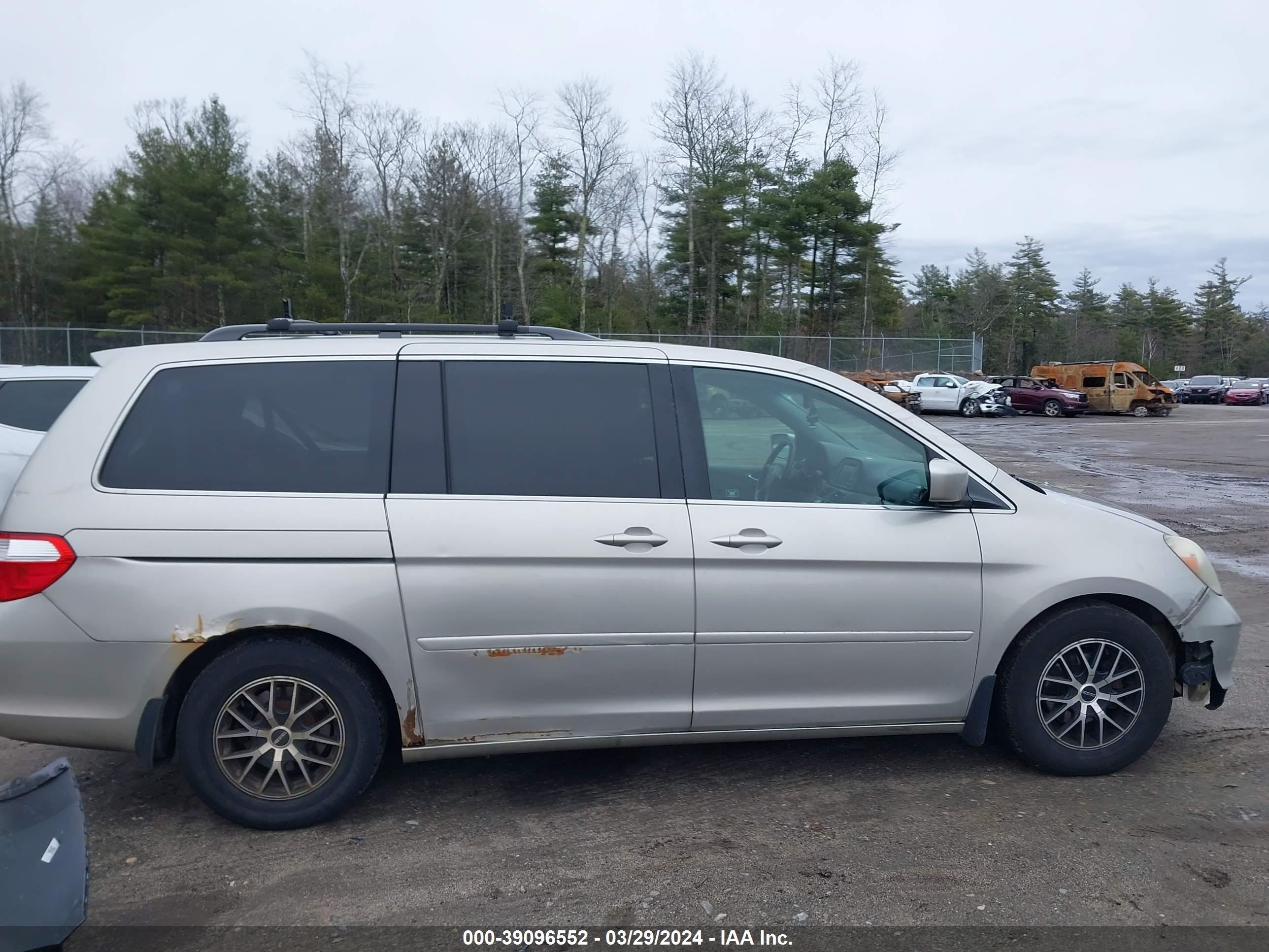 Photo 11 VIN: 5FNRL38805B075820 - HONDA ODYSSEY 