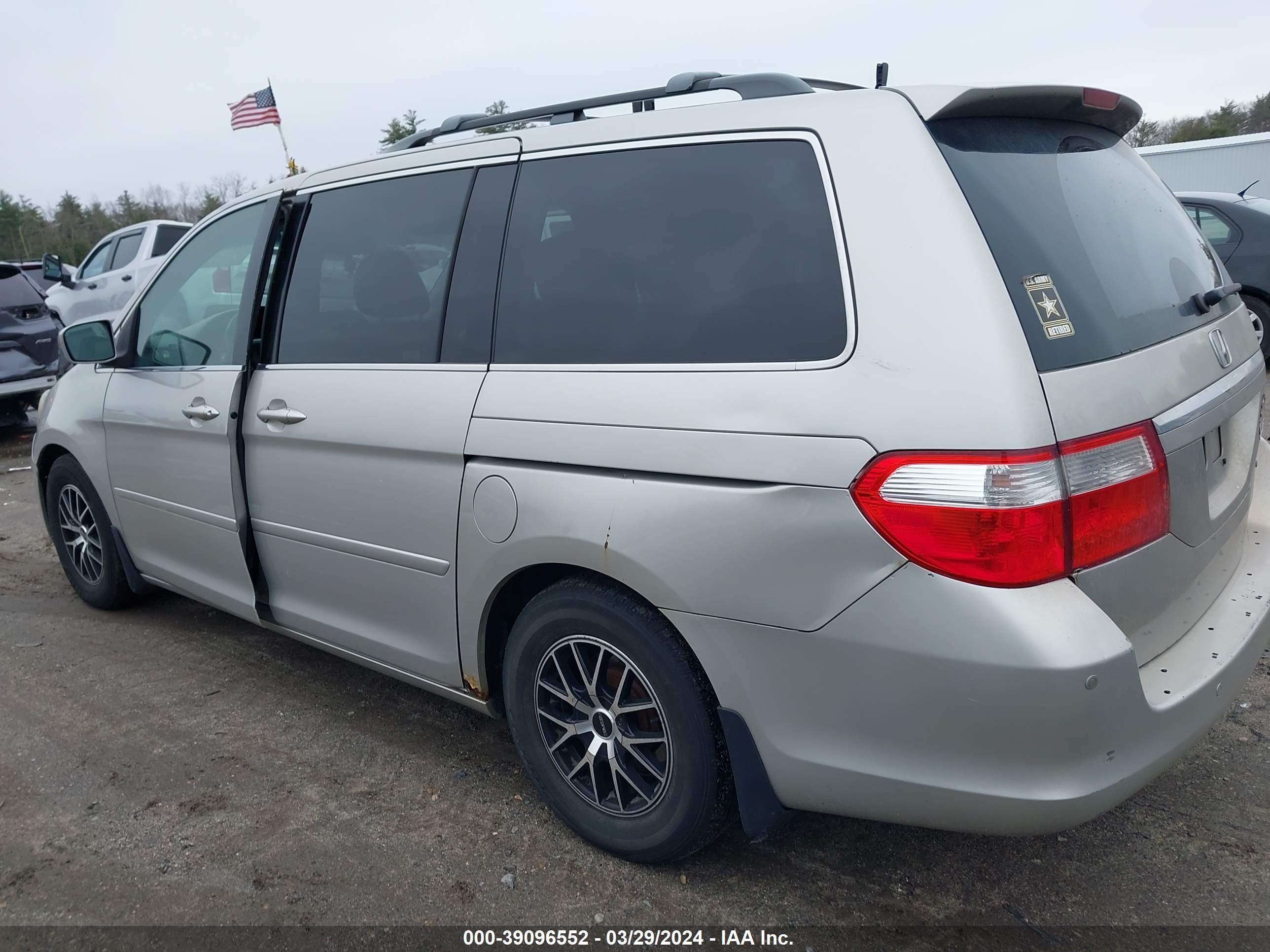 Photo 14 VIN: 5FNRL38805B075820 - HONDA ODYSSEY 