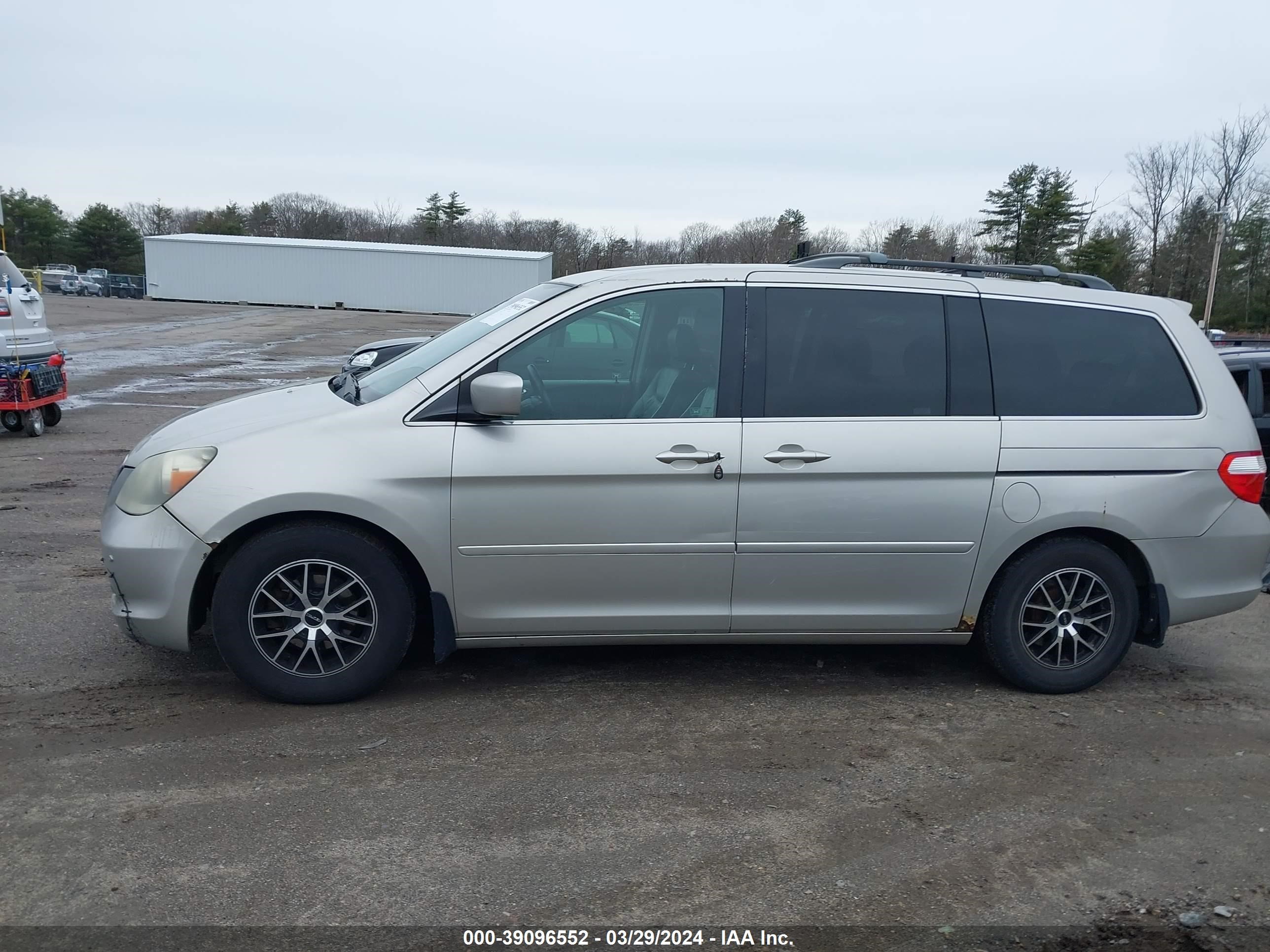 Photo 15 VIN: 5FNRL38805B075820 - HONDA ODYSSEY 