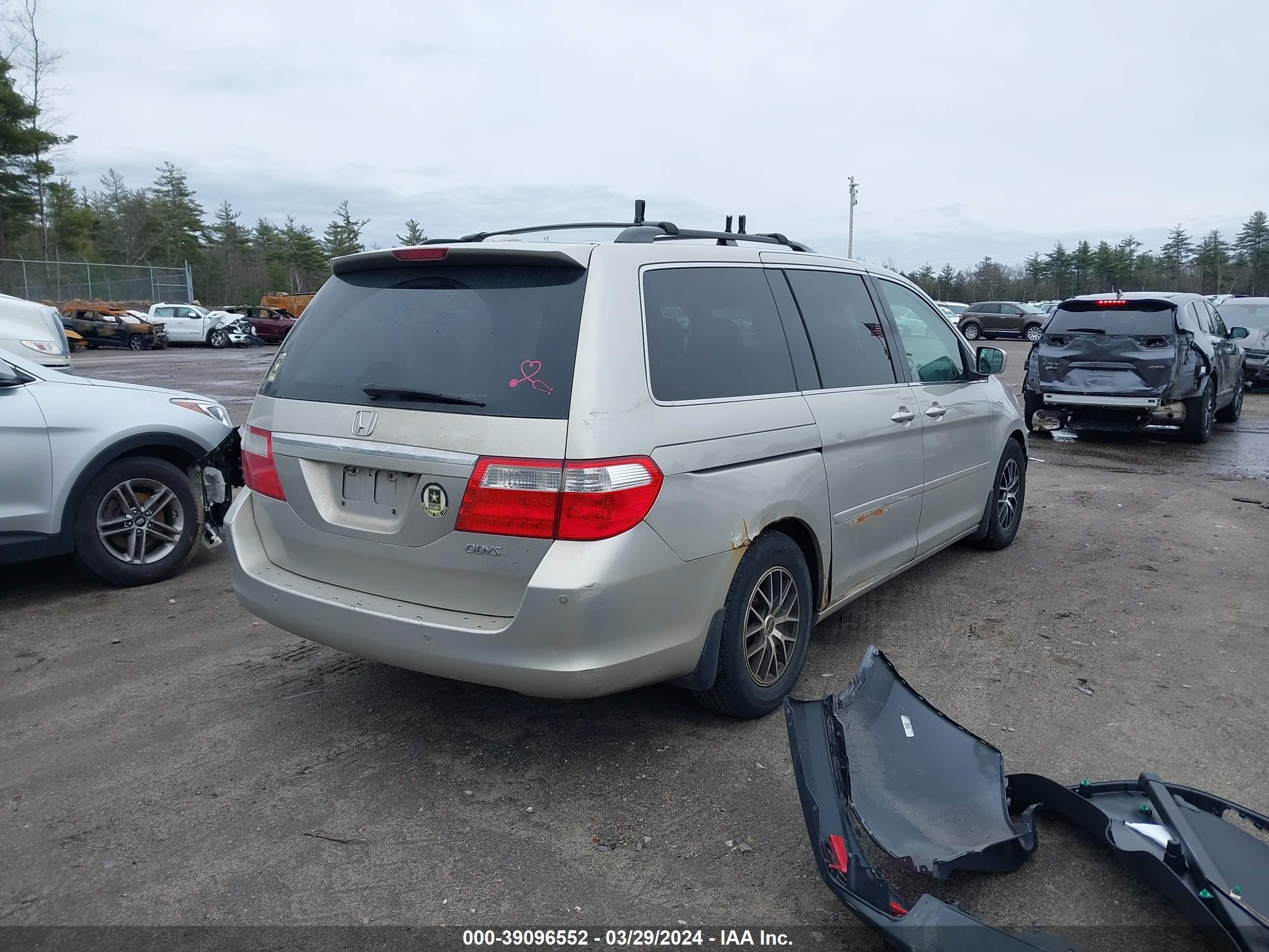 Photo 3 VIN: 5FNRL38805B075820 - HONDA ODYSSEY 