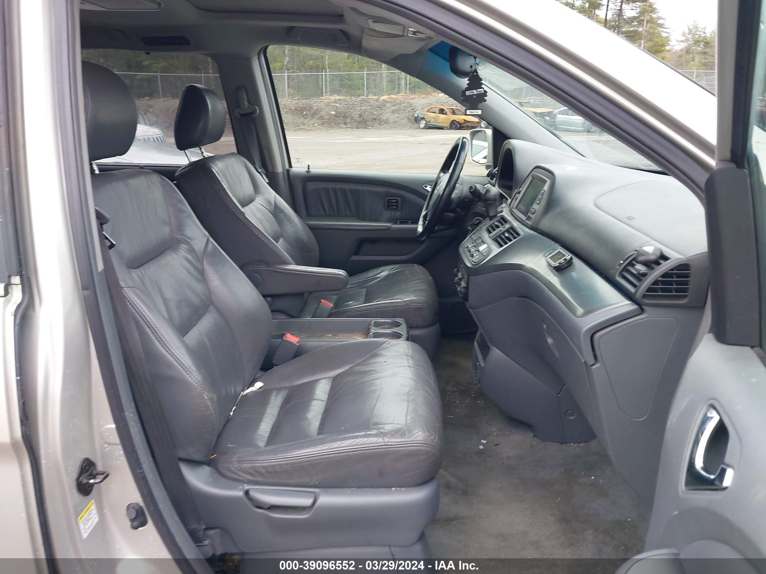 Photo 4 VIN: 5FNRL38805B075820 - HONDA ODYSSEY 