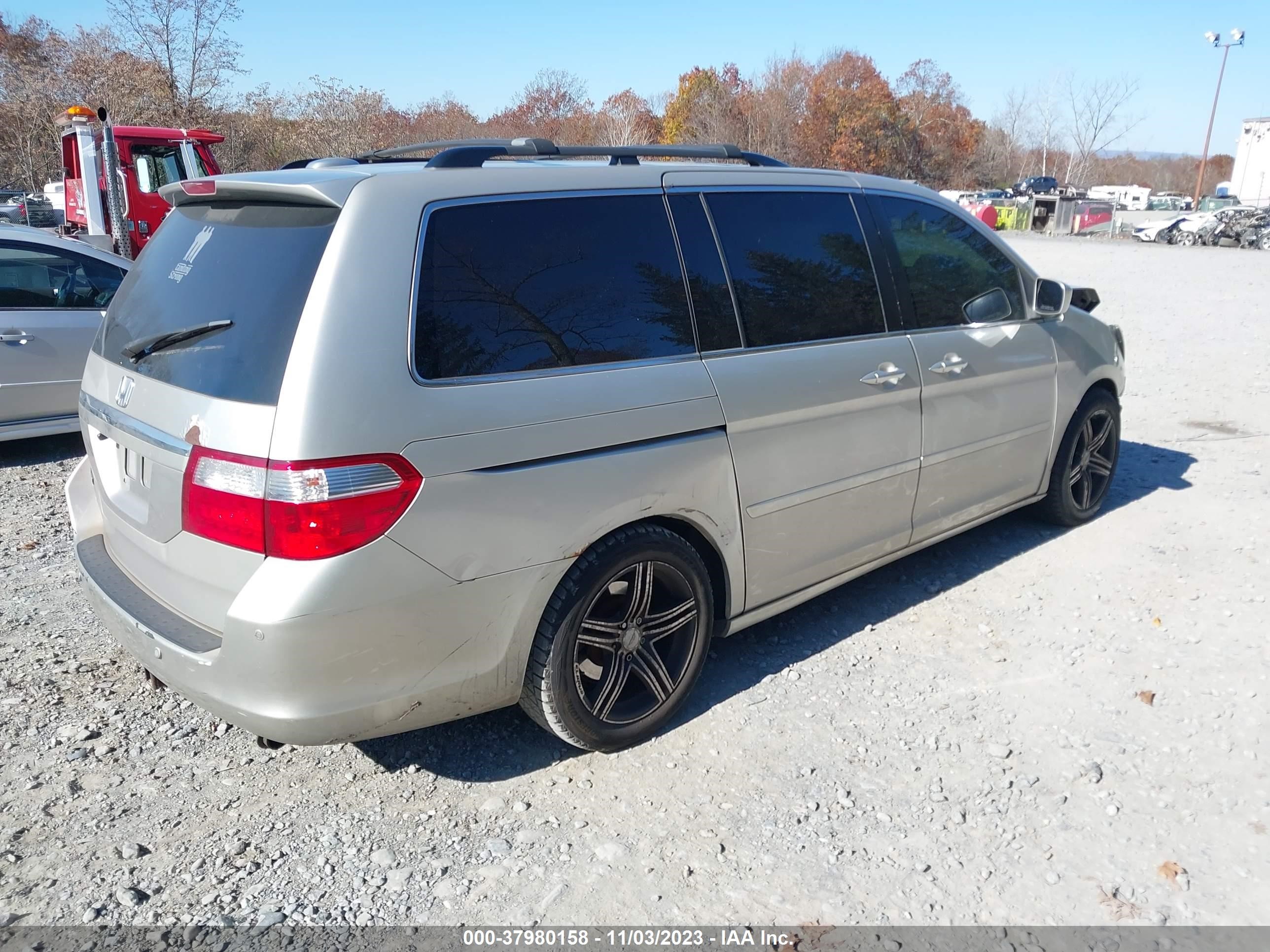 Photo 3 VIN: 5FNRL38816B043654 - HONDA ODYSSEY 