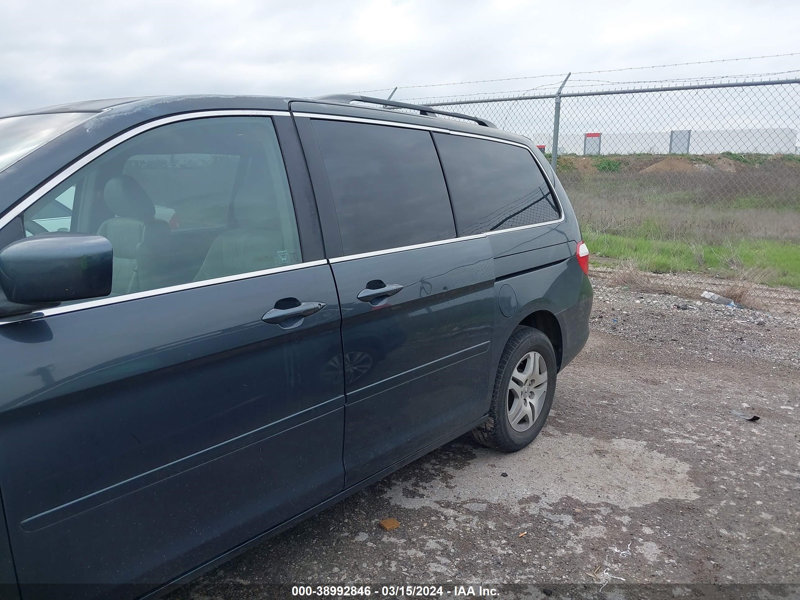 Photo 12 VIN: 5FNRL38816B112018 - HONDA ODYSSEY 