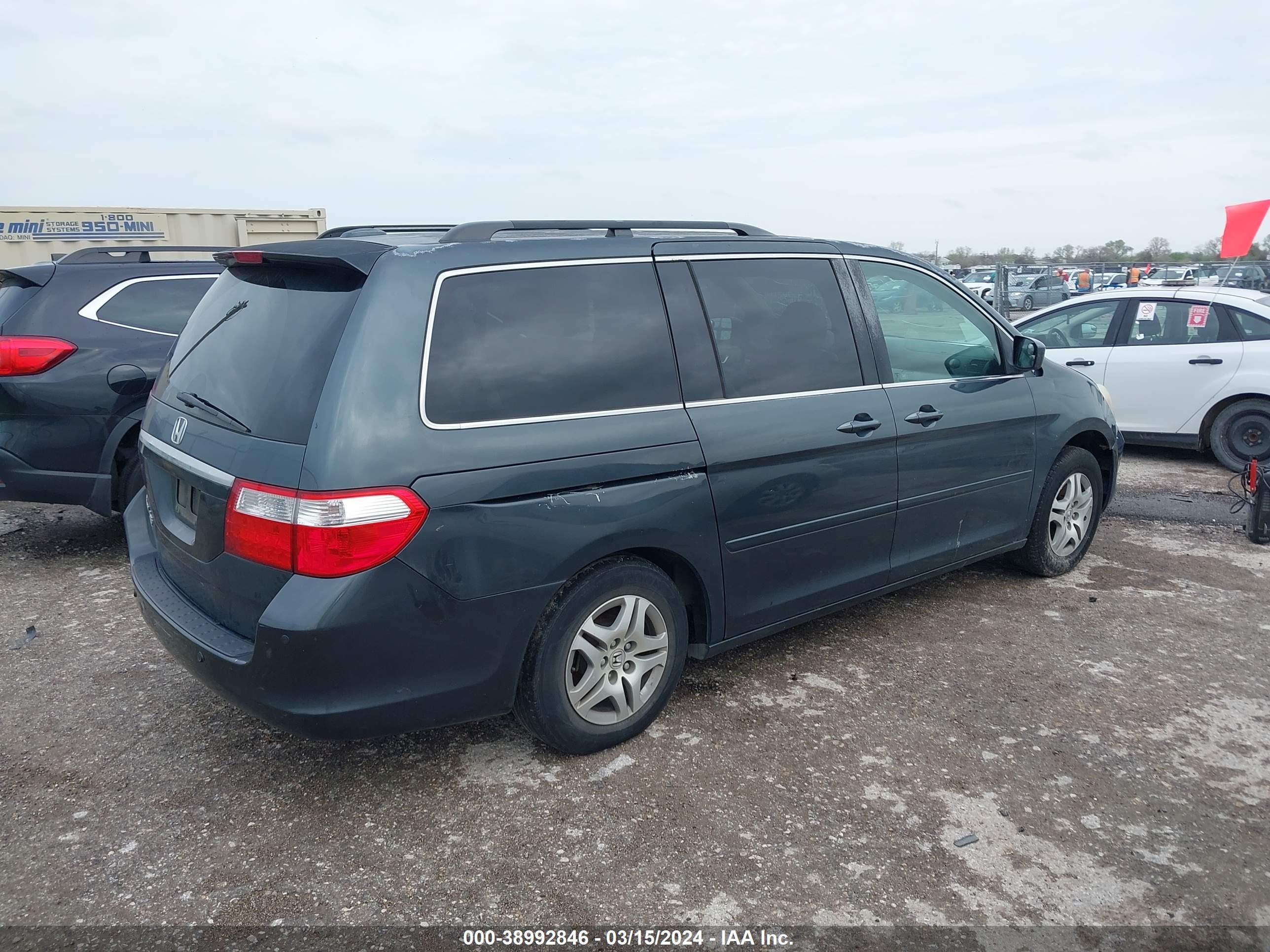 Photo 3 VIN: 5FNRL38816B112018 - HONDA ODYSSEY 