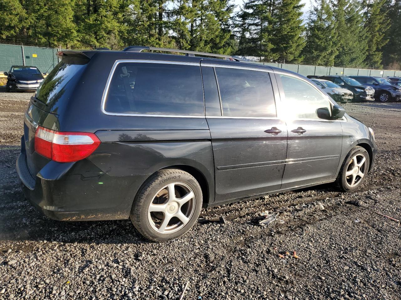 Photo 2 VIN: 5FNRL38827B005836 - HONDA ODYSSEY 