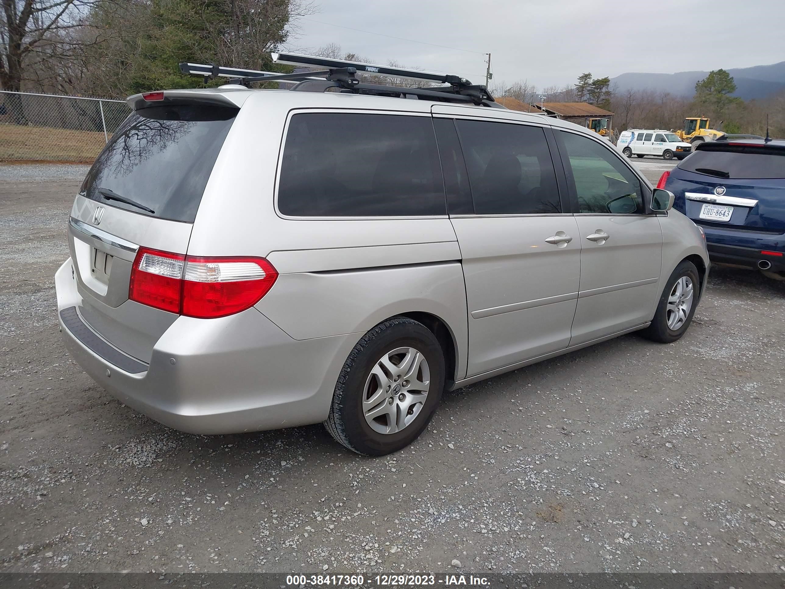 Photo 3 VIN: 5FNRL38827B061002 - HONDA ODYSSEY 