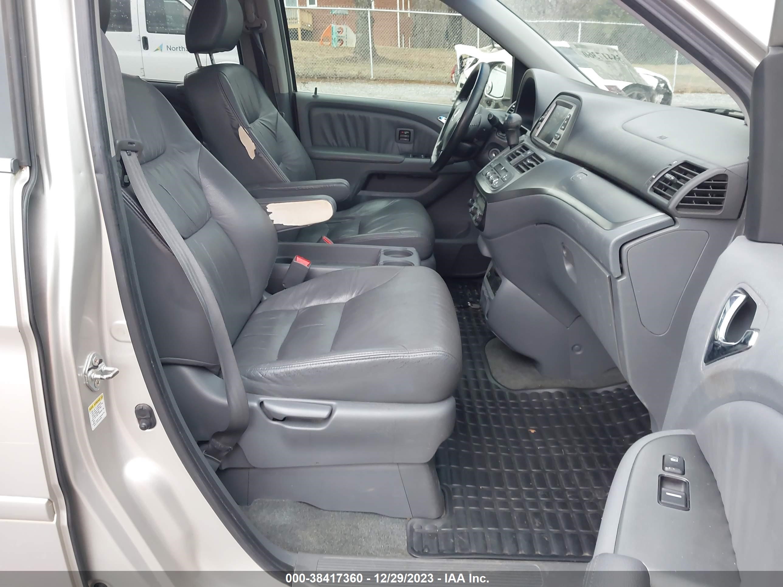 Photo 4 VIN: 5FNRL38827B061002 - HONDA ODYSSEY 