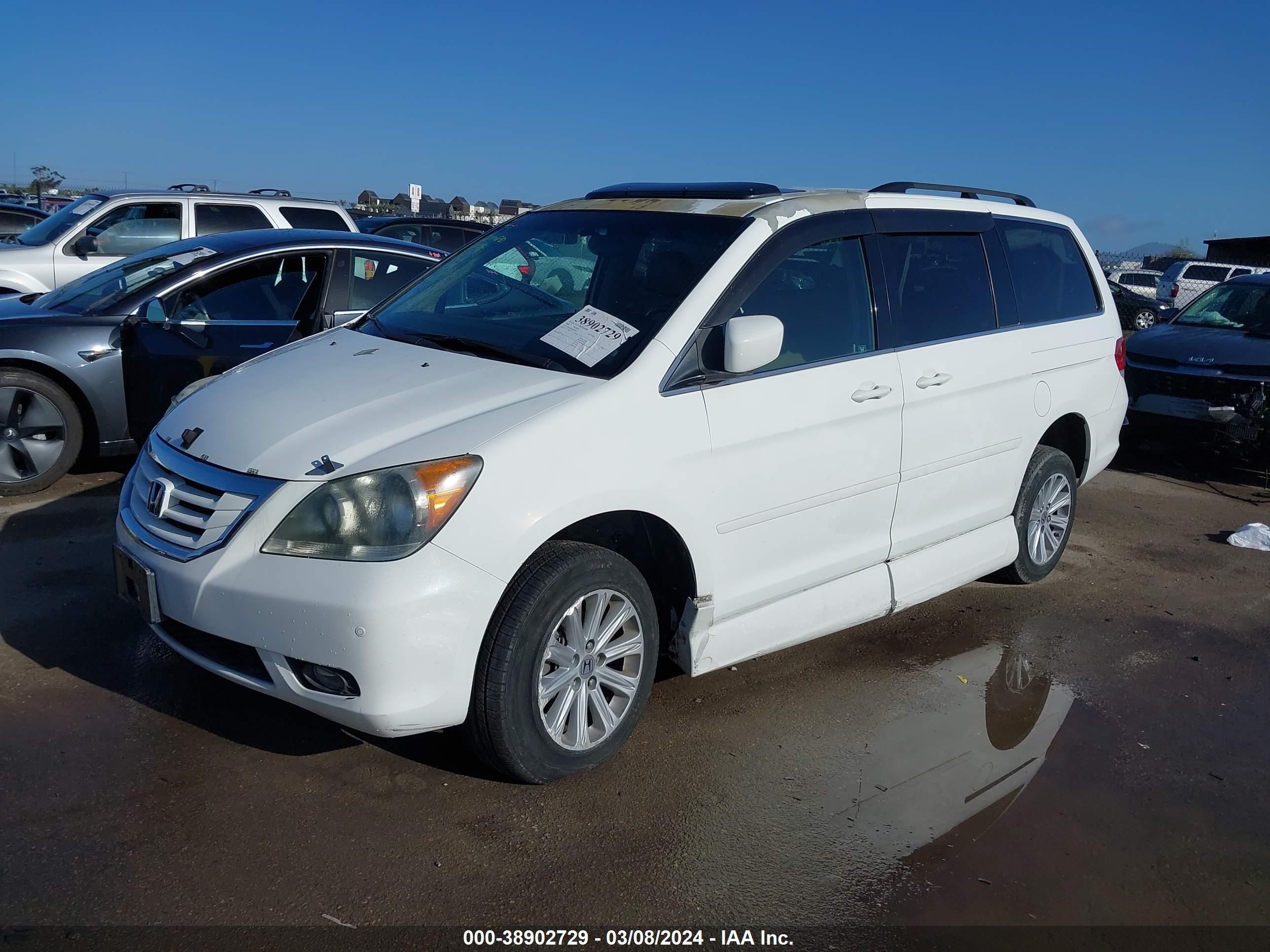 Photo 1 VIN: 5FNRL38828B002906 - HONDA ODYSSEY 