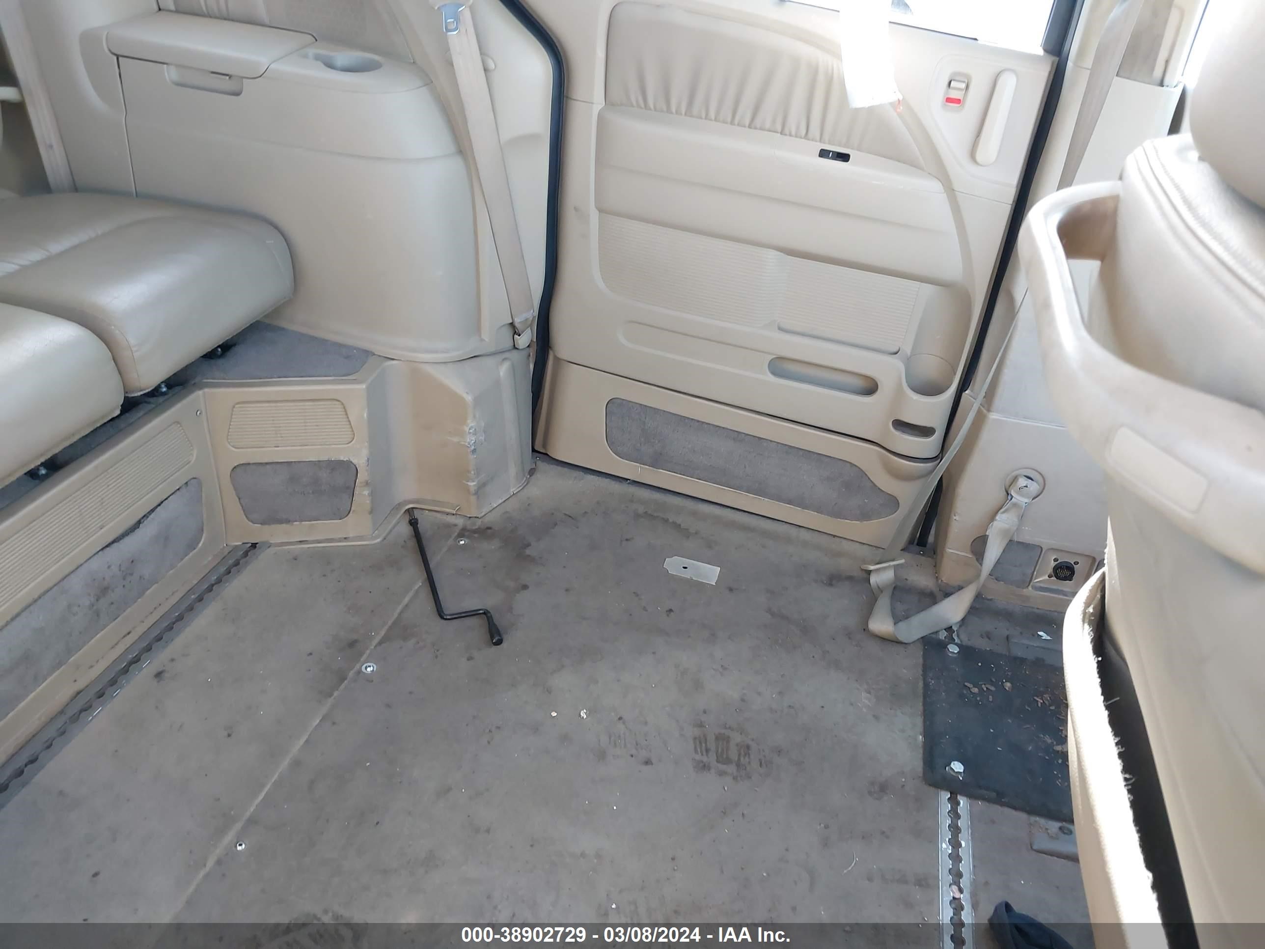 Photo 7 VIN: 5FNRL38828B002906 - HONDA ODYSSEY 