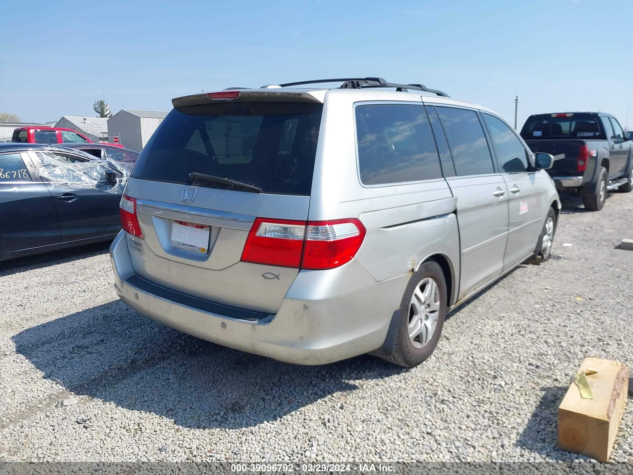 Photo 3 VIN: 5FNRL38837B051532 - HONDA ODYSSEY 