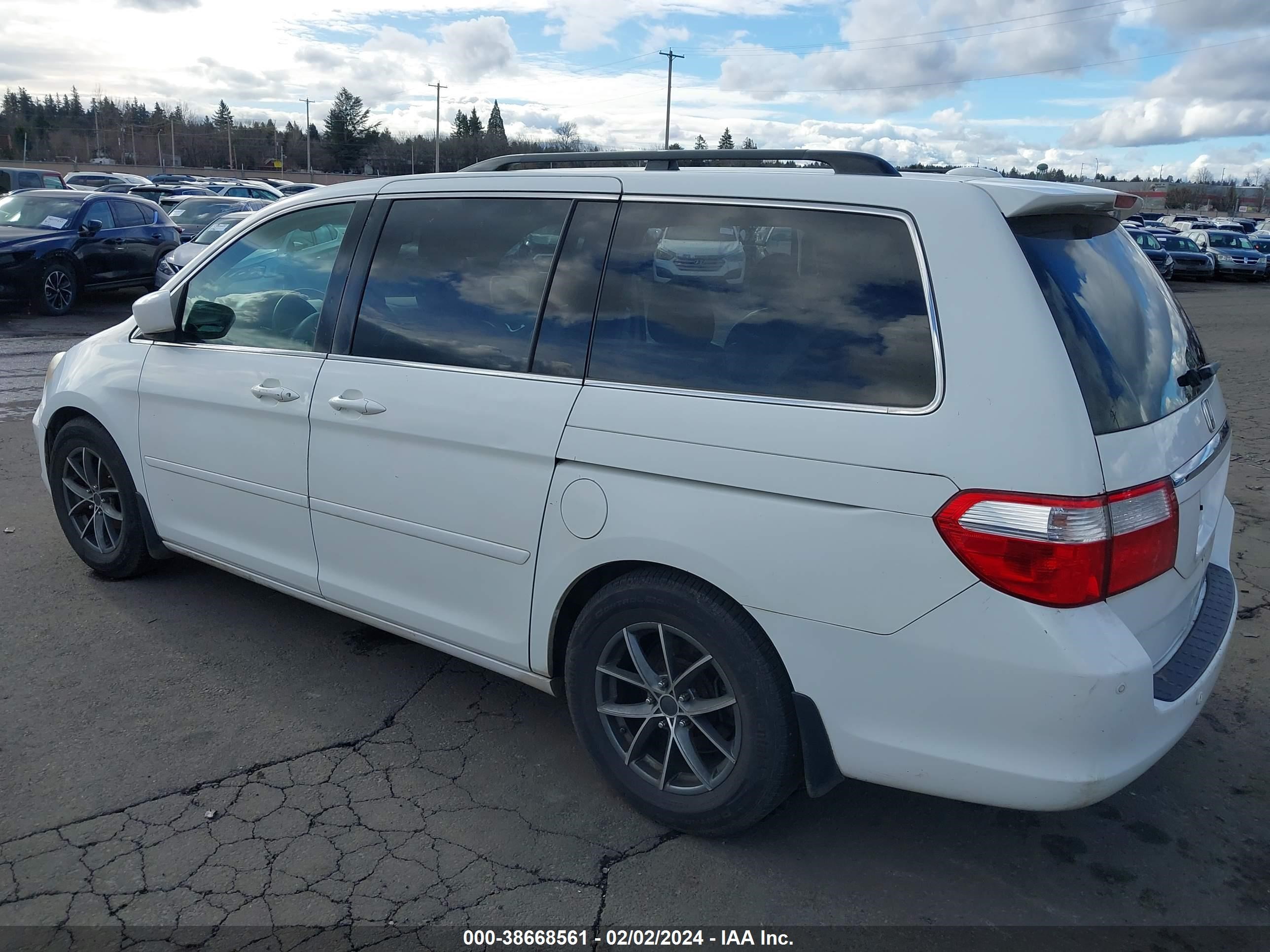 Photo 2 VIN: 5FNRL38847B004042 - HONDA ODYSSEY 