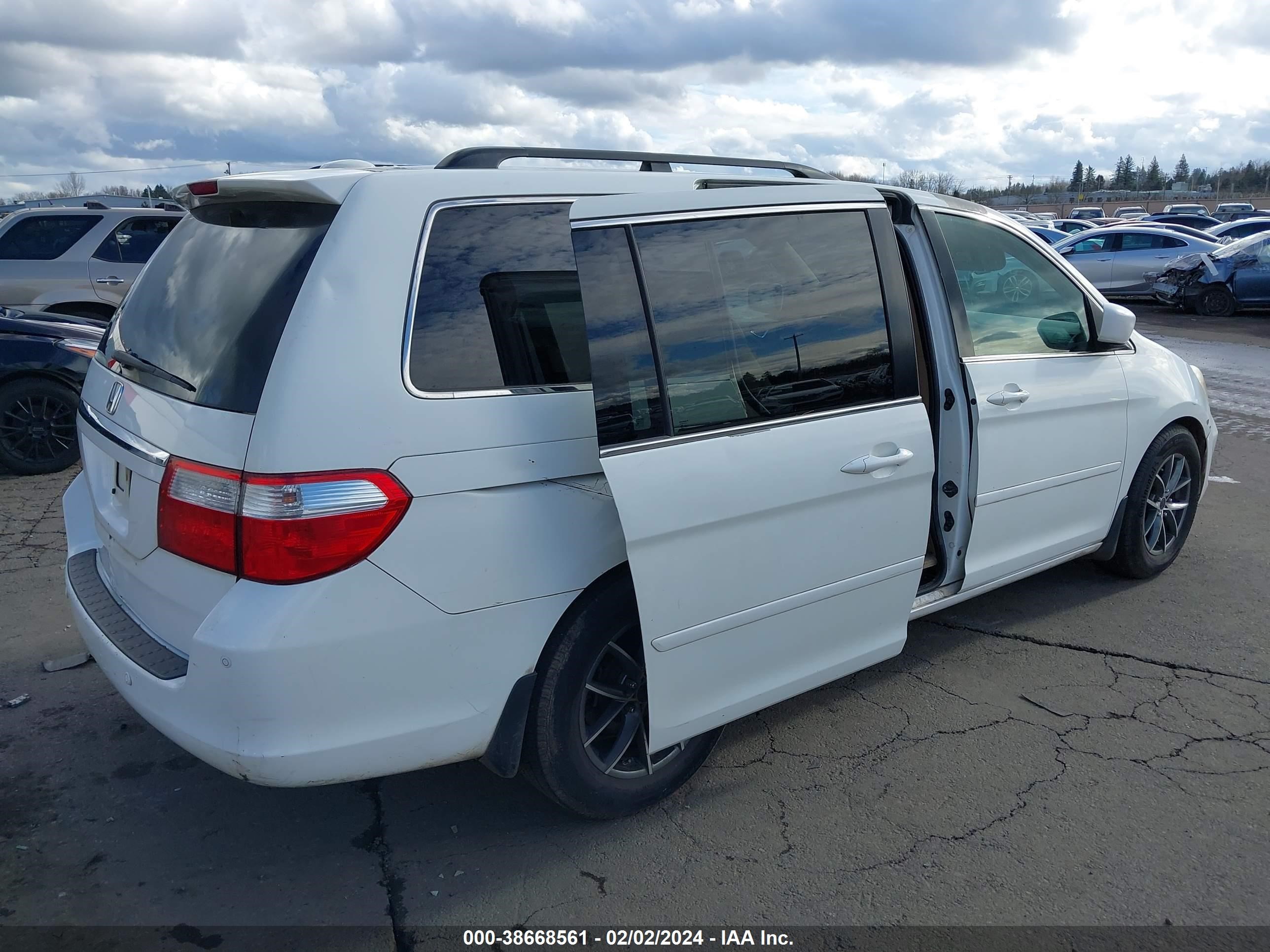 Photo 3 VIN: 5FNRL38847B004042 - HONDA ODYSSEY 