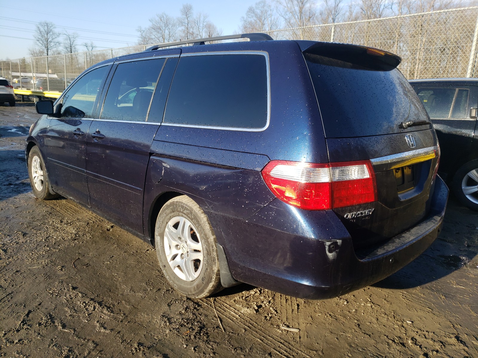 Photo 2 VIN: 5FNRL38867B005645 - HONDA ODYSSEY TO 