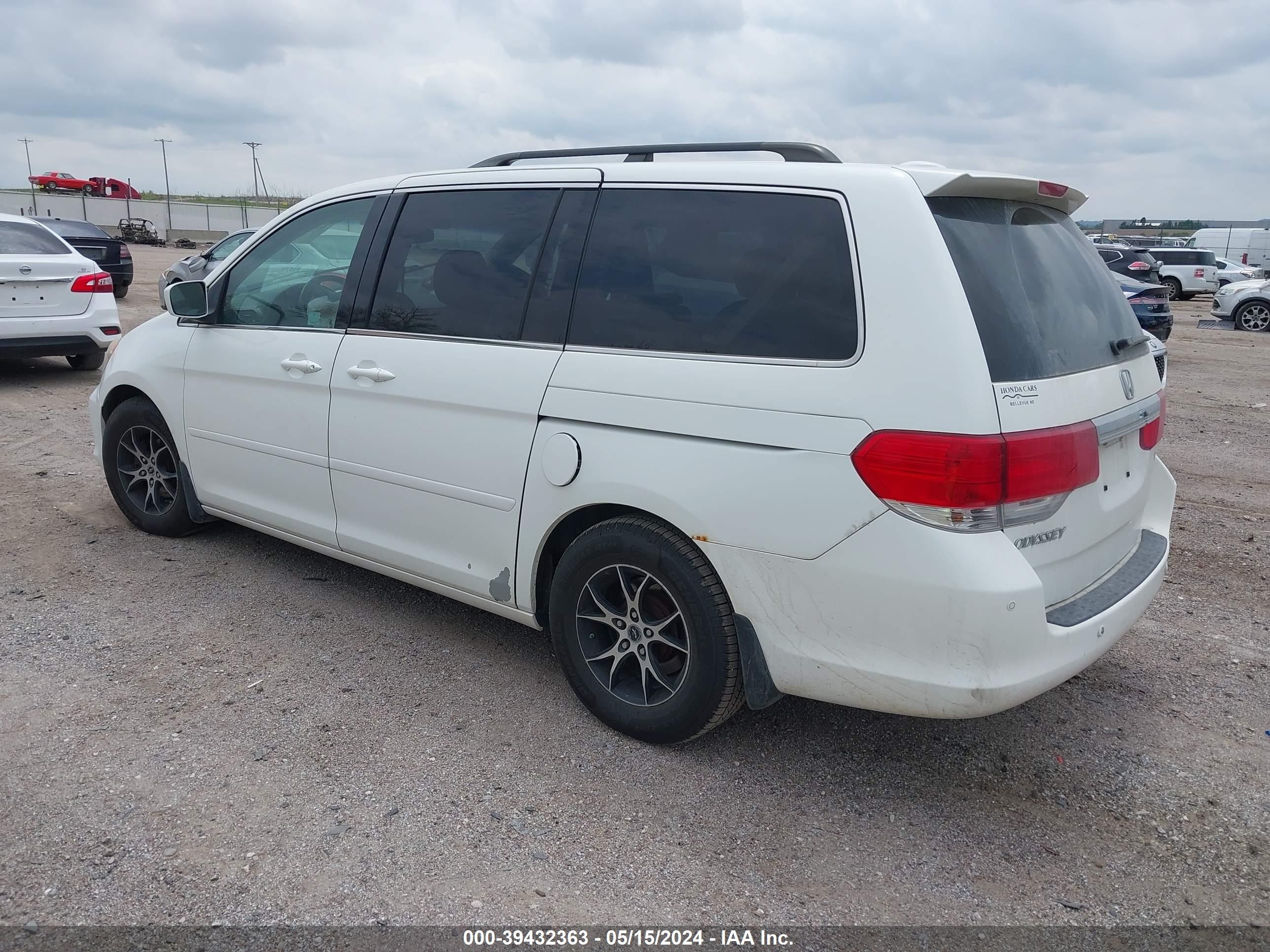 Photo 2 VIN: 5FNRL38868B002925 - HONDA ODYSSEY 