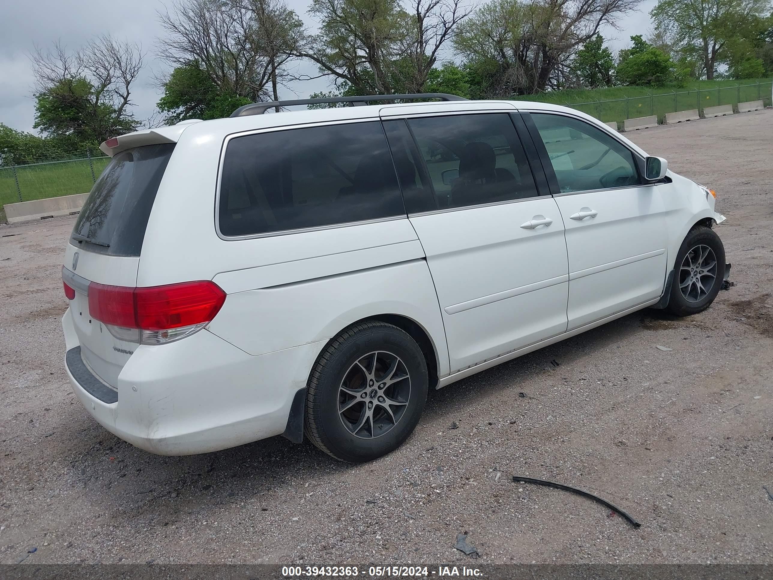 Photo 3 VIN: 5FNRL38868B002925 - HONDA ODYSSEY 