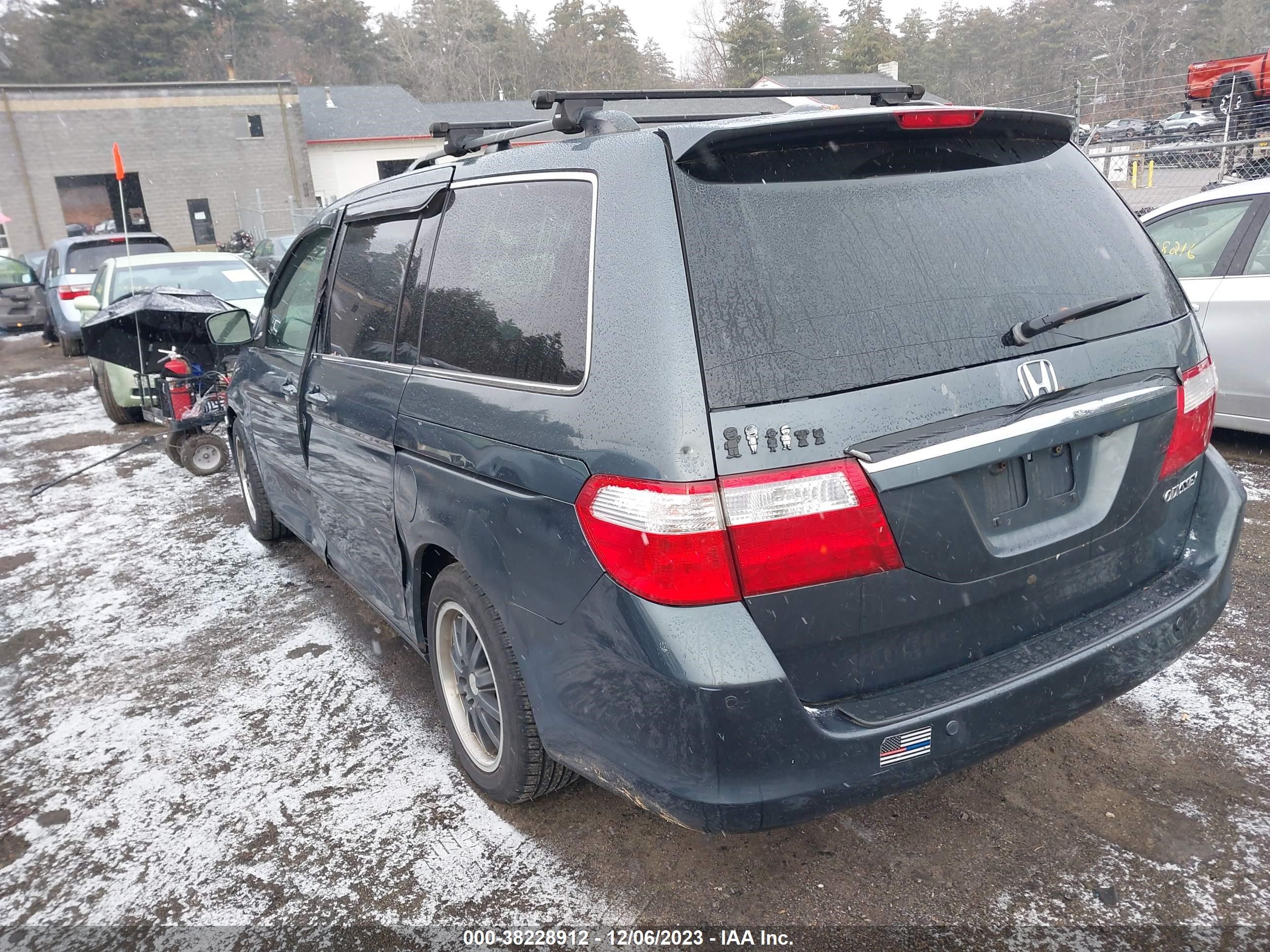 Photo 2 VIN: 5FNRL38875B061512 - HONDA ODYSSEY 