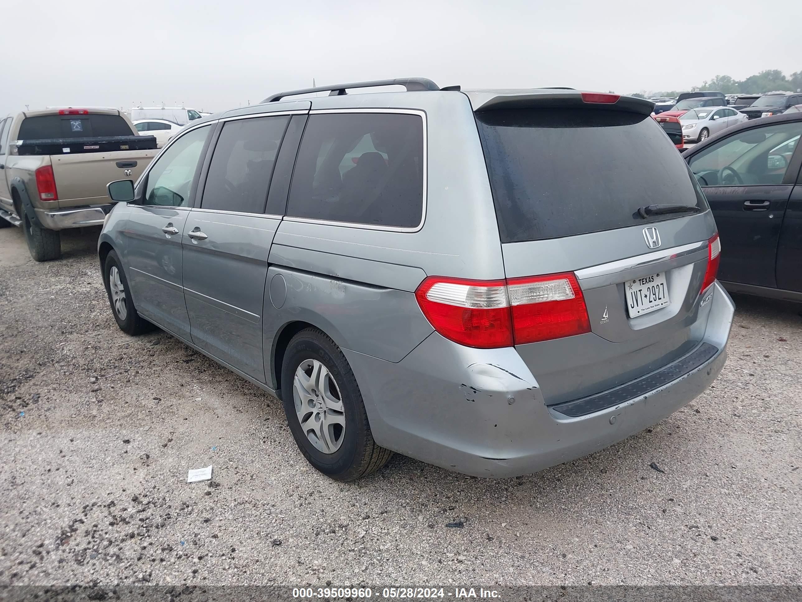 Photo 2 VIN: 5FNRL38885B000394 - HONDA ODYSSEY 