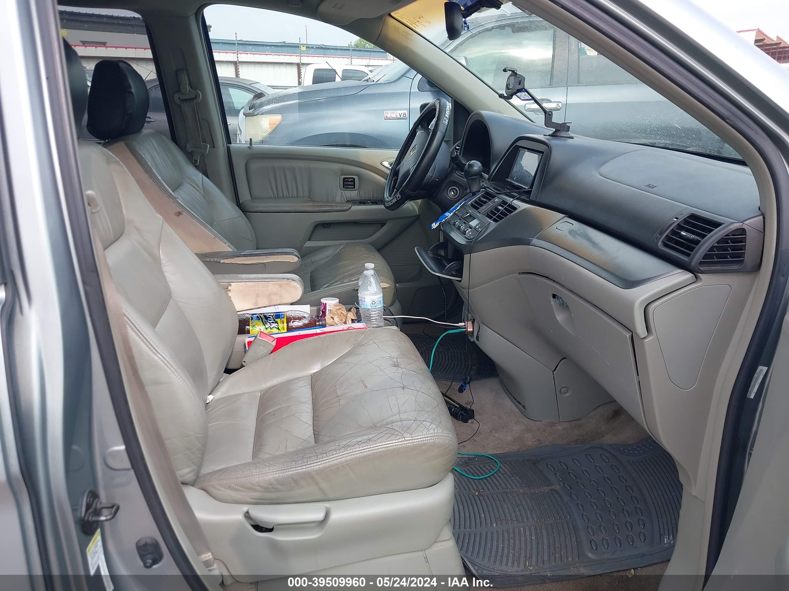 Photo 4 VIN: 5FNRL38885B000394 - HONDA ODYSSEY 