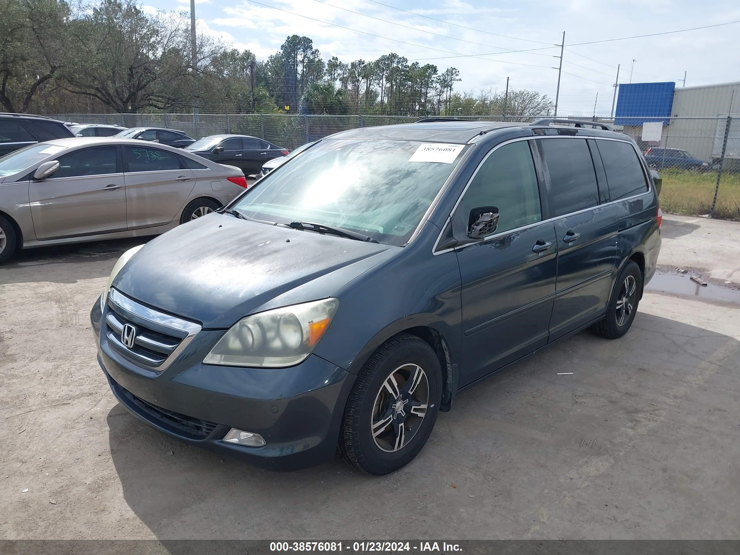 Photo 1 VIN: 5FNRL38895B046297 - HONDA ODYSSEY 