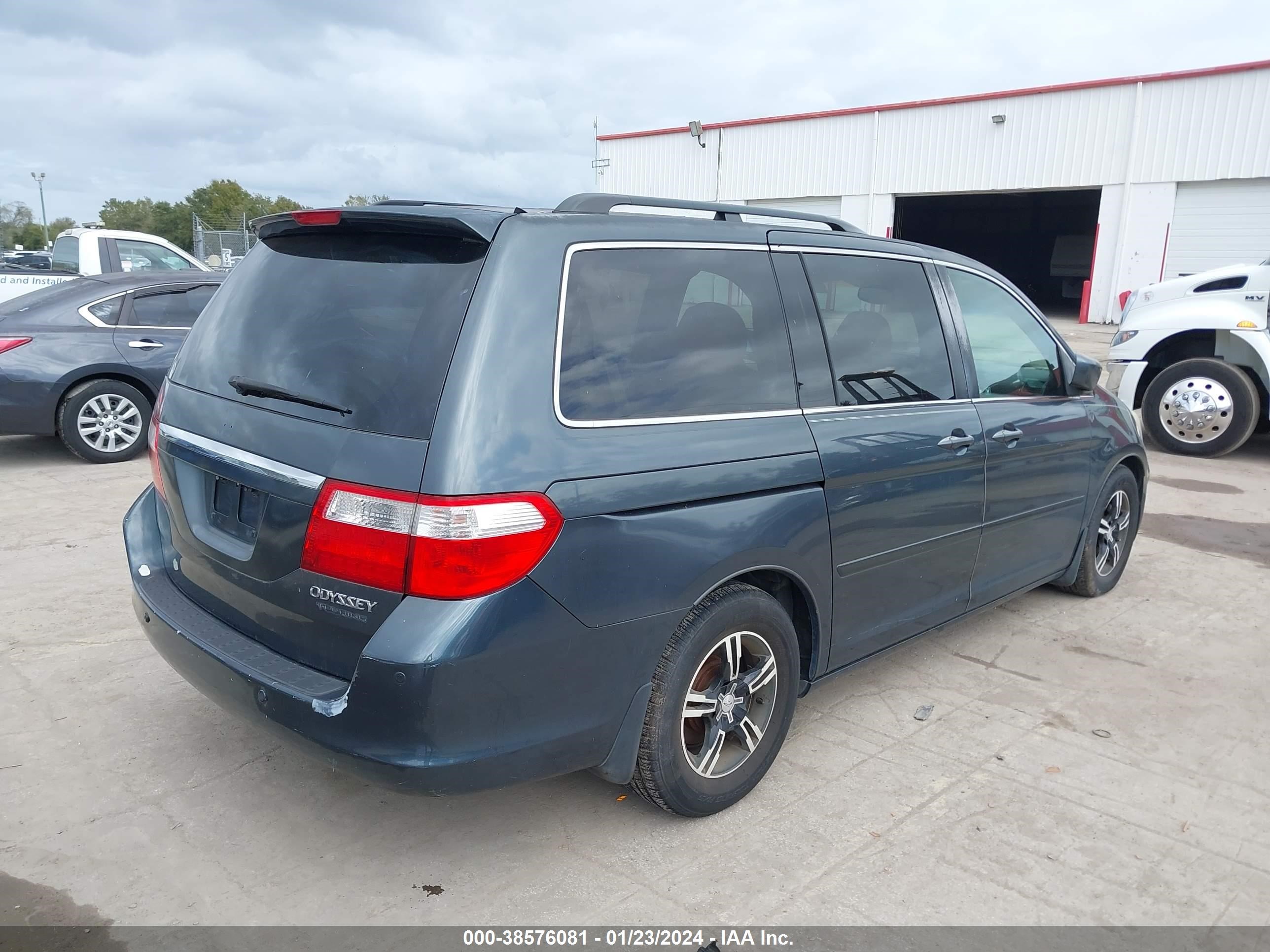 Photo 3 VIN: 5FNRL38895B046297 - HONDA ODYSSEY 