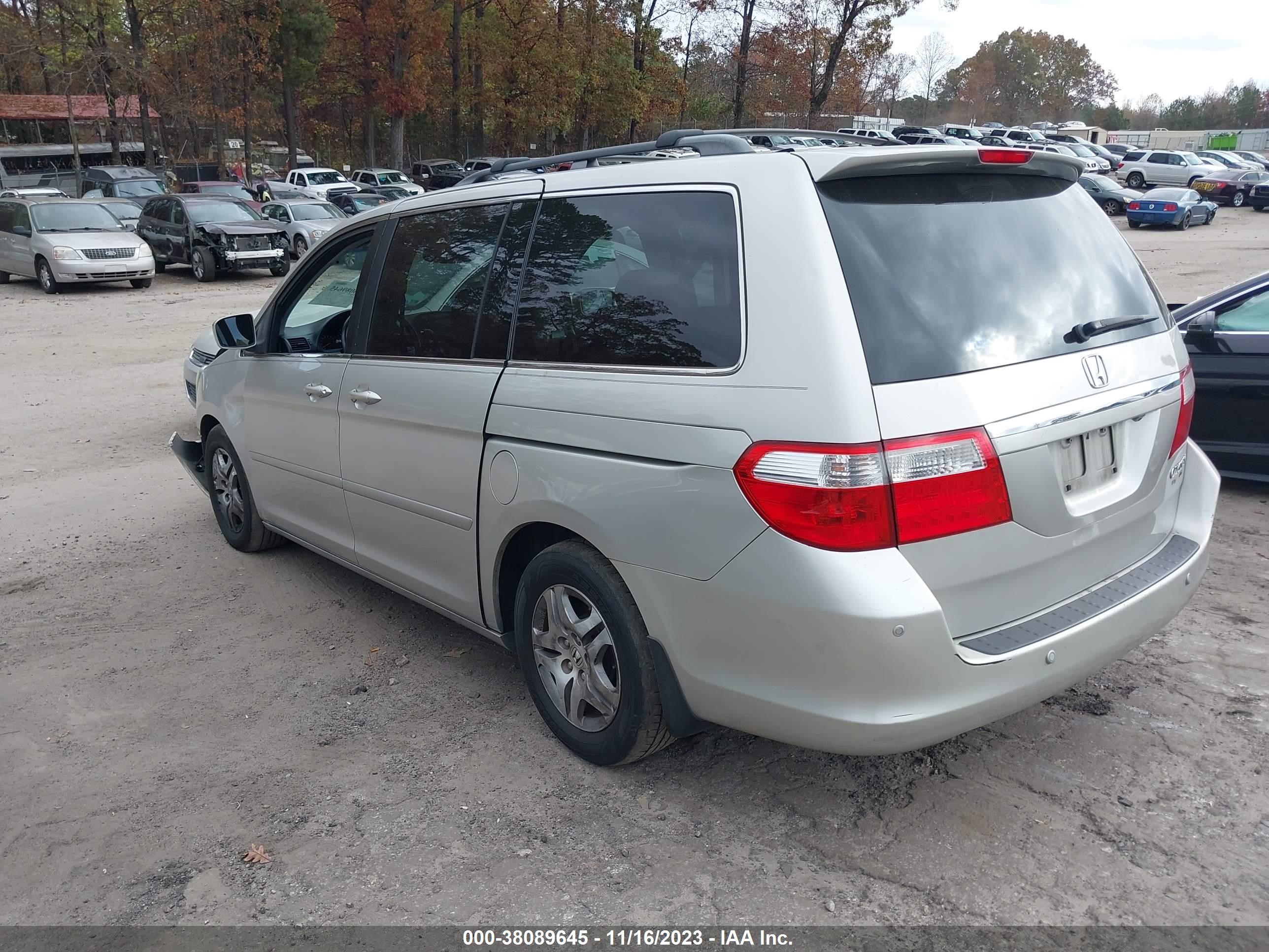 Photo 2 VIN: 5FNRL388X5B109472 - HONDA ODYSSEY 