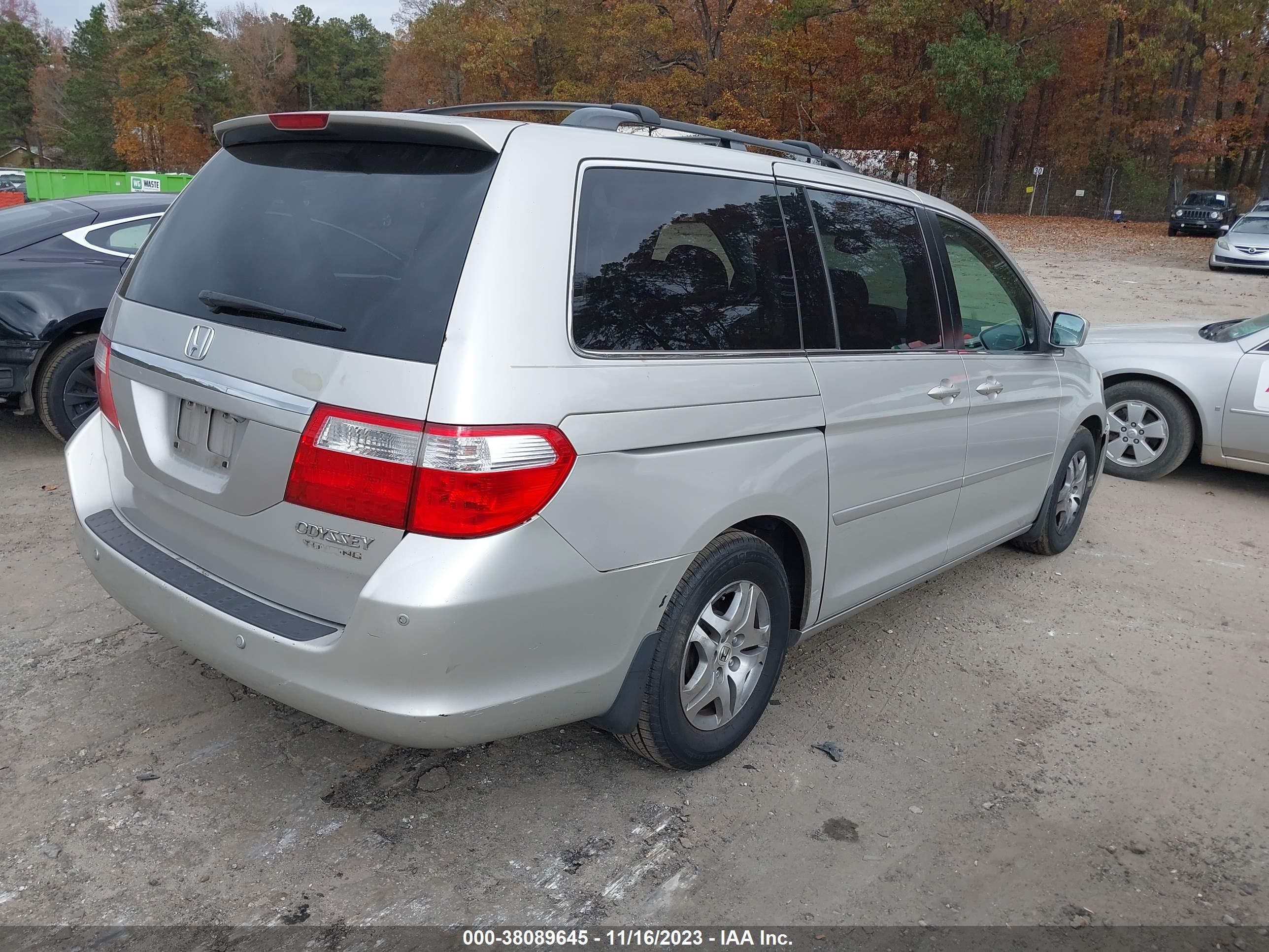 Photo 3 VIN: 5FNRL388X5B109472 - HONDA ODYSSEY 