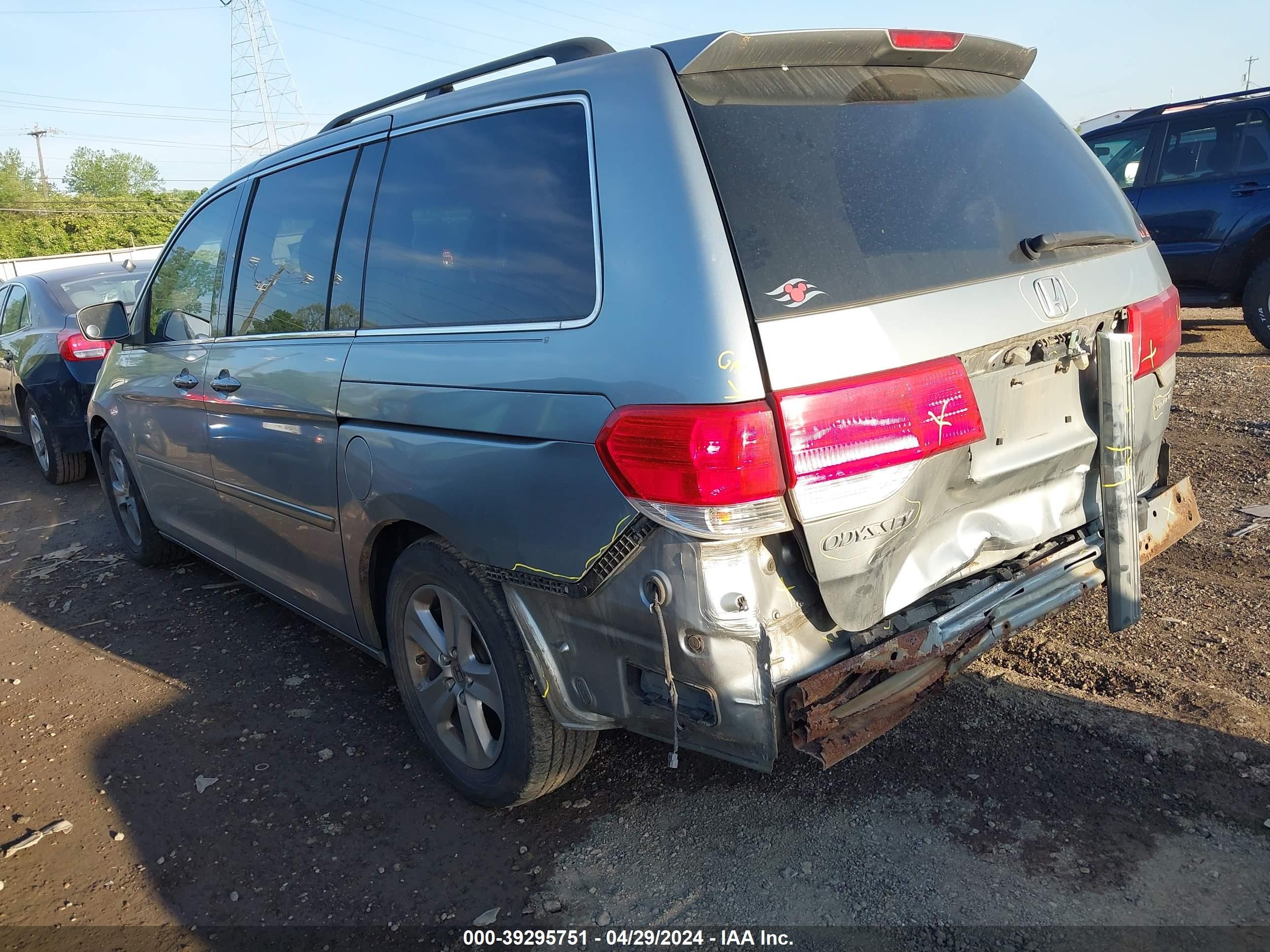 Photo 2 VIN: 5FNRL38918B023965 - HONDA ODYSSEY 