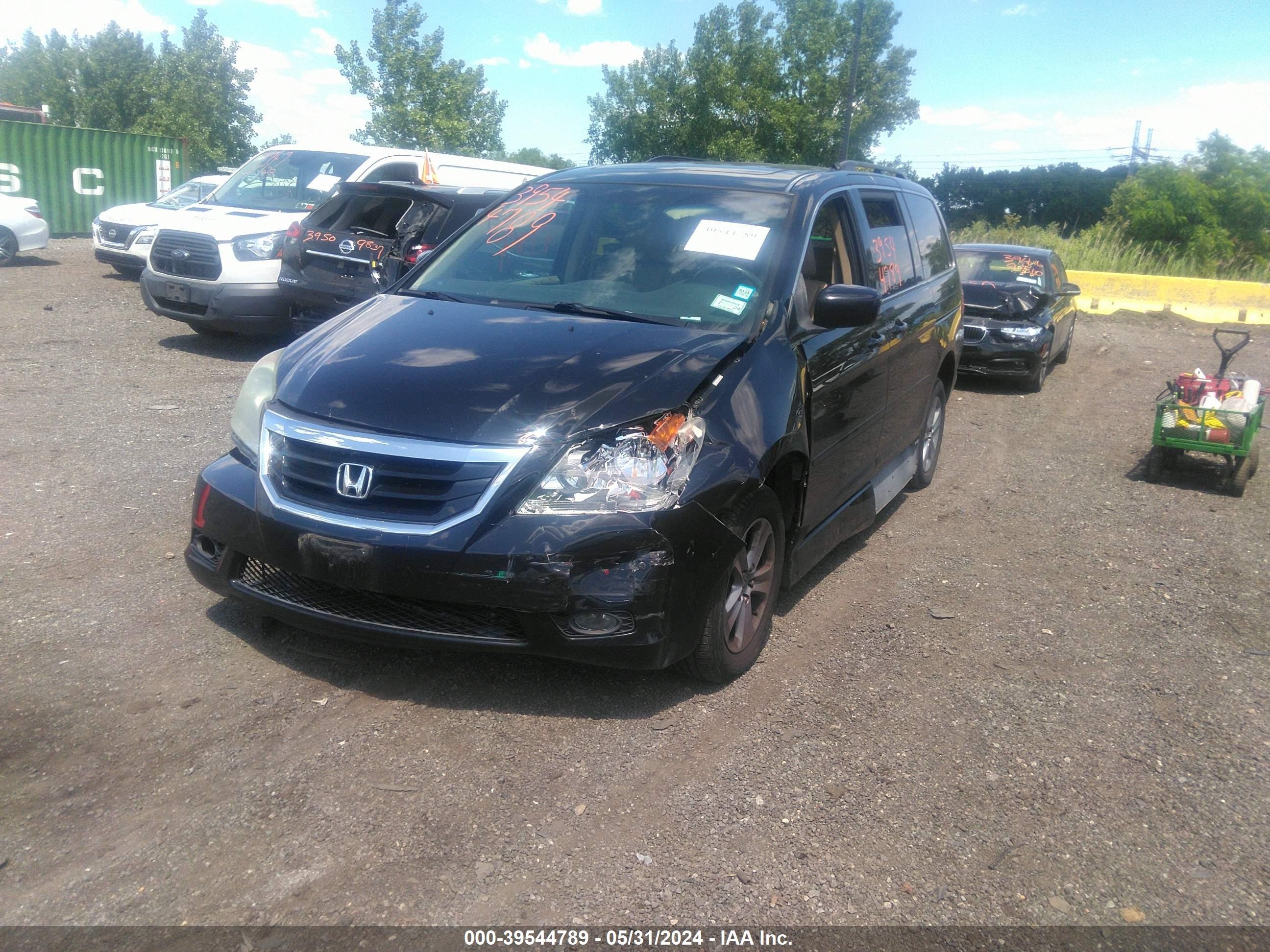 Photo 1 VIN: 5FNRL38918B046470 - HONDA ODYSSEY 