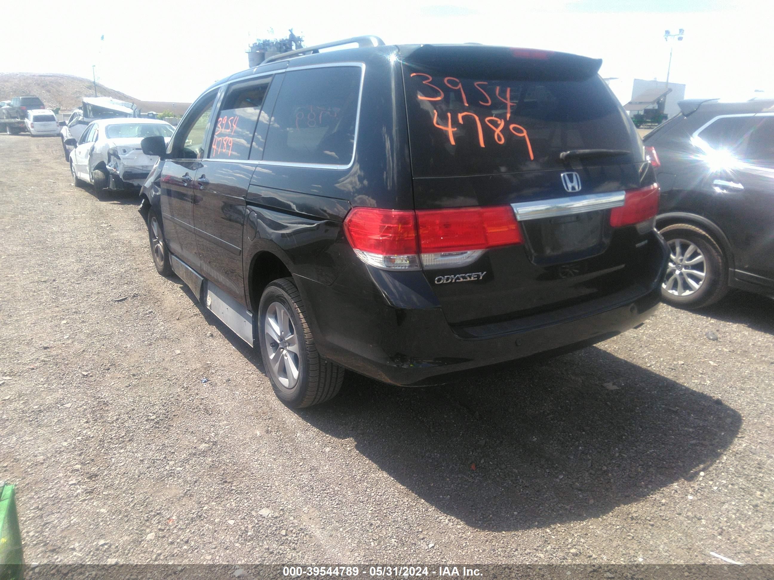 Photo 2 VIN: 5FNRL38918B046470 - HONDA ODYSSEY 