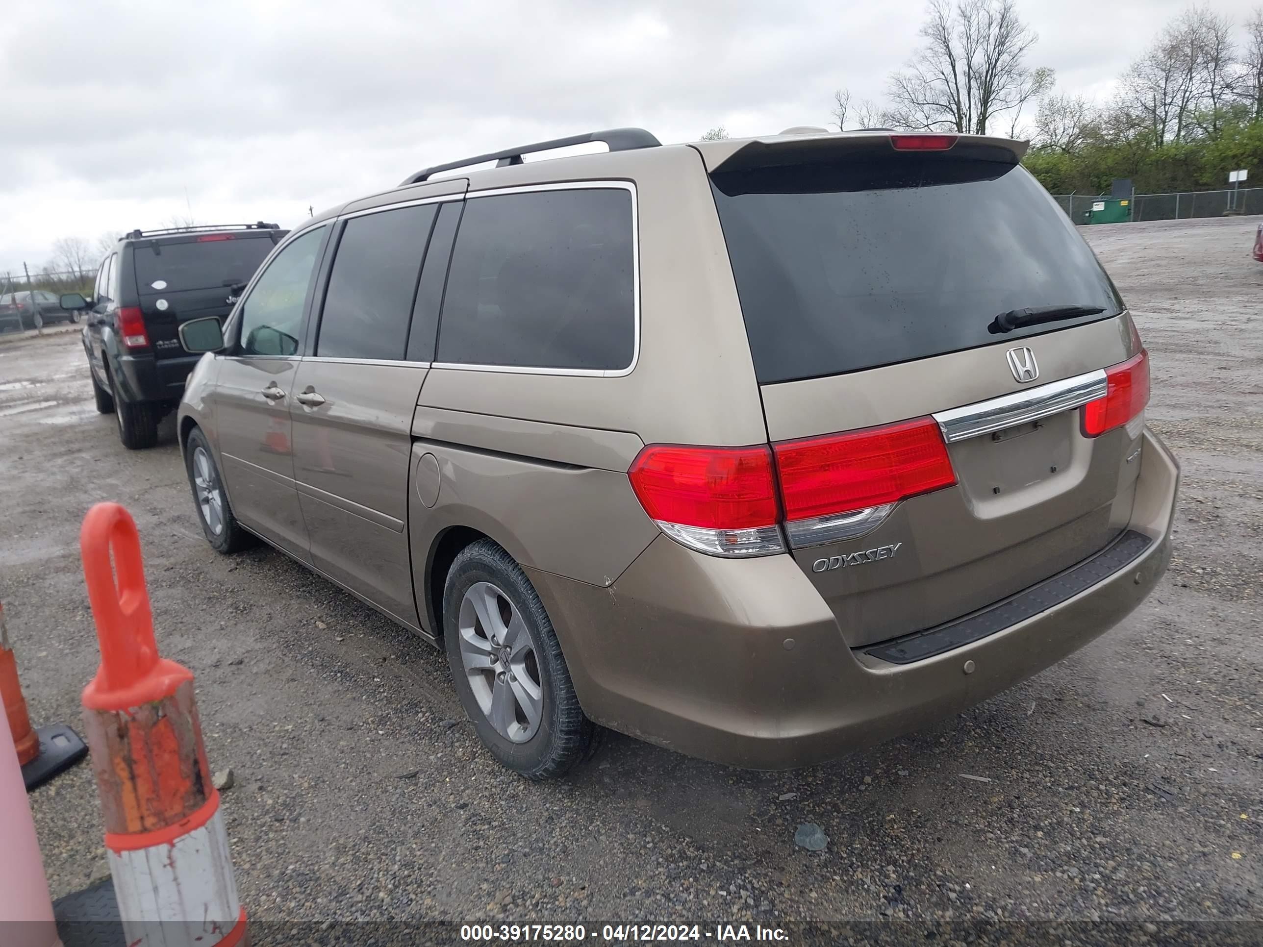 Photo 2 VIN: 5FNRL38918B066072 - HONDA ODYSSEY 