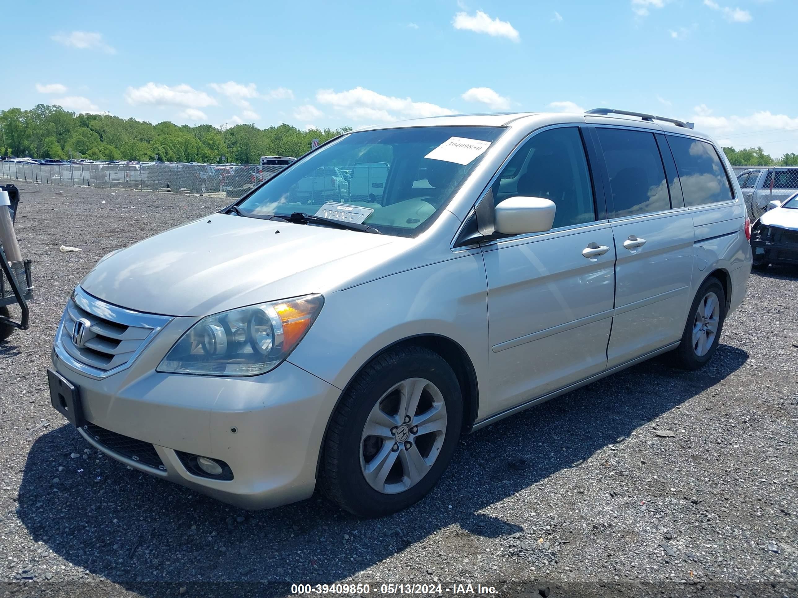 Photo 1 VIN: 5FNRL38928B051547 - HONDA ODYSSEY 