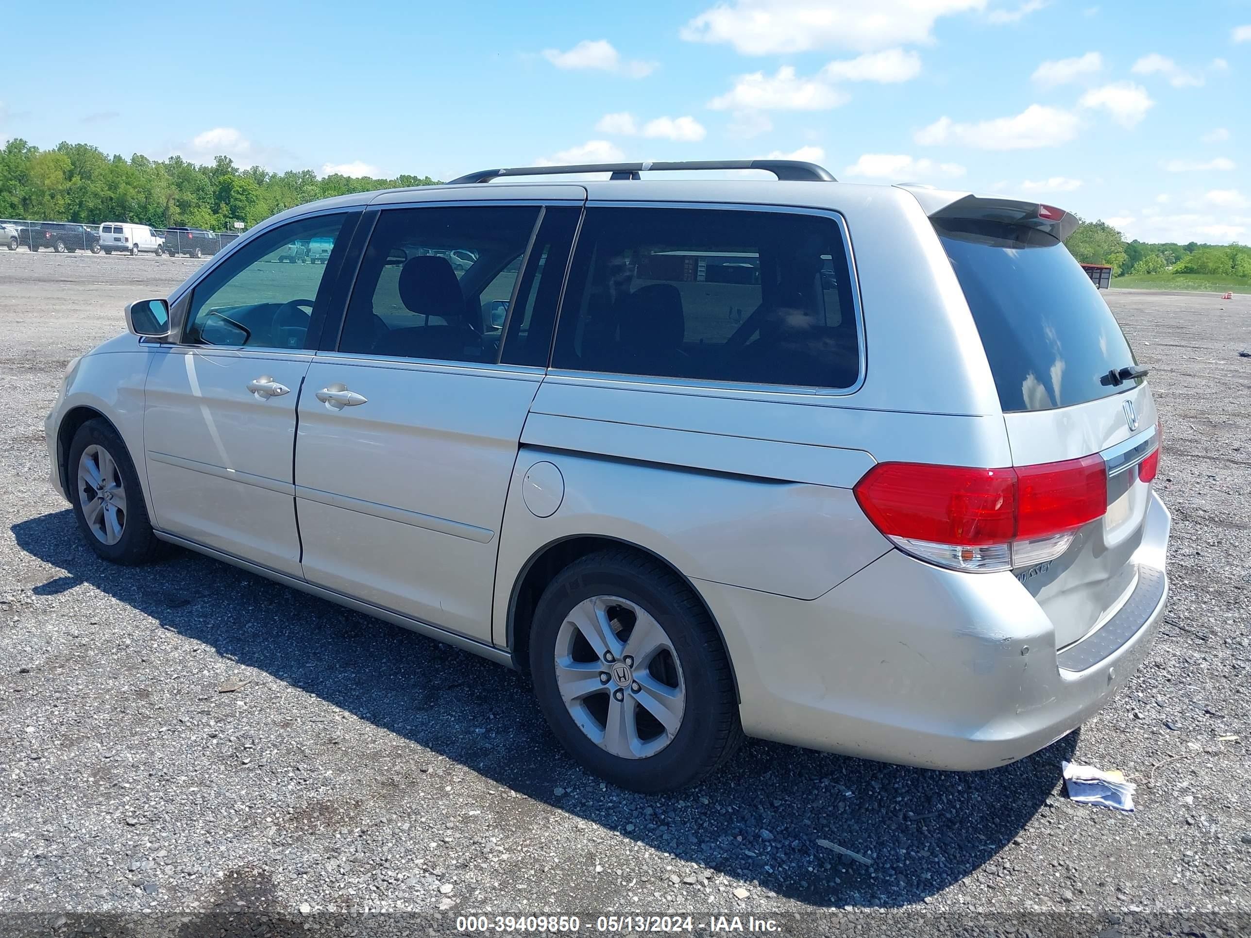 Photo 2 VIN: 5FNRL38928B051547 - HONDA ODYSSEY 