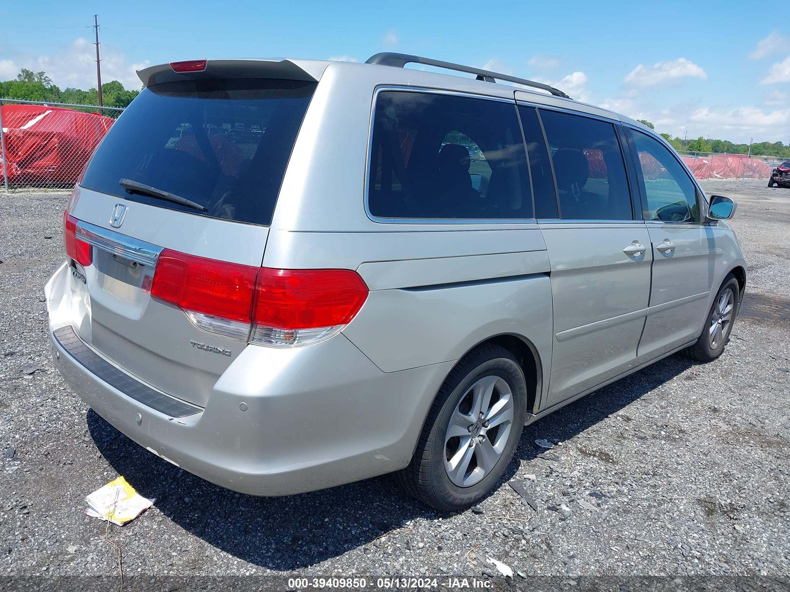 Photo 3 VIN: 5FNRL38928B051547 - HONDA ODYSSEY 