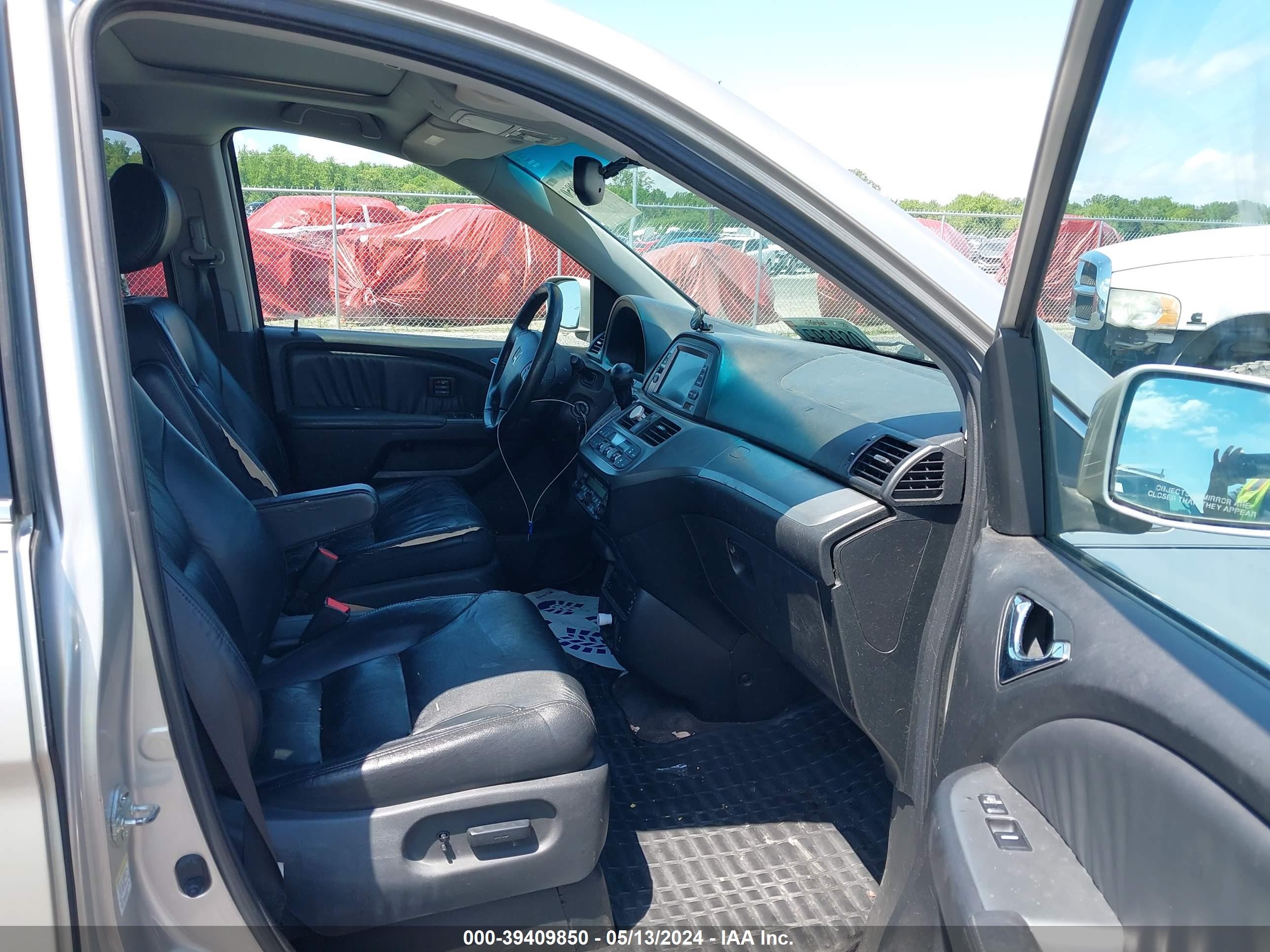 Photo 4 VIN: 5FNRL38928B051547 - HONDA ODYSSEY 