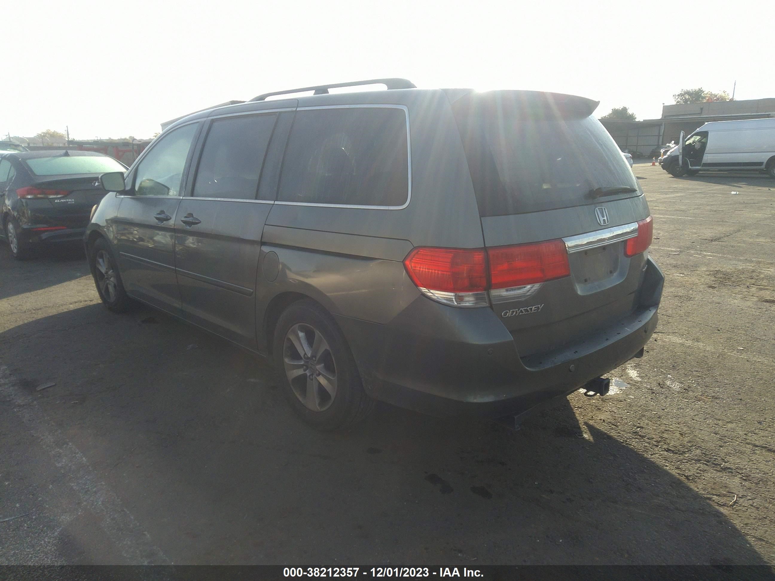 Photo 2 VIN: 5FNRL38938B091734 - HONDA ODYSSEY 