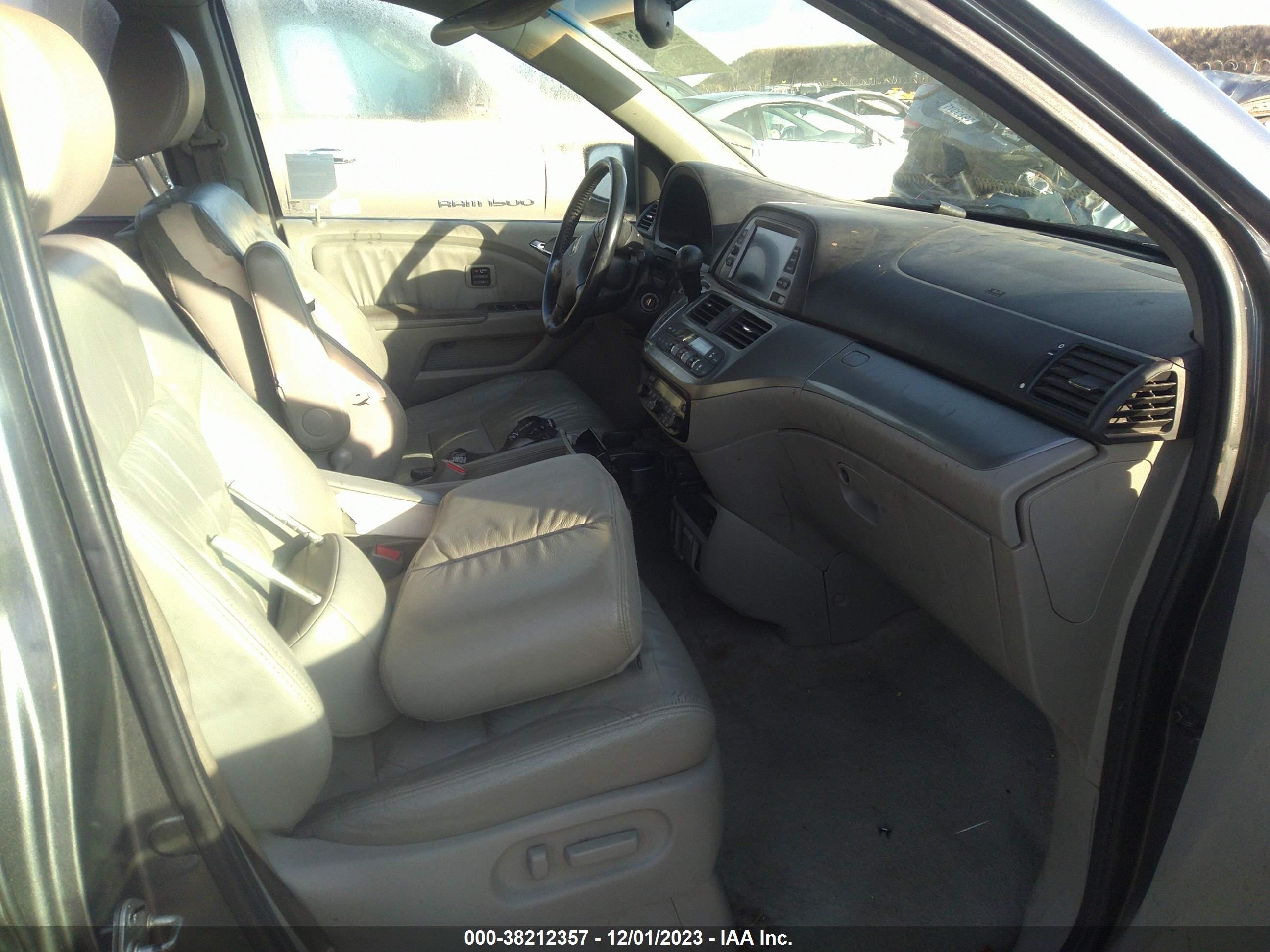 Photo 4 VIN: 5FNRL38938B091734 - HONDA ODYSSEY 