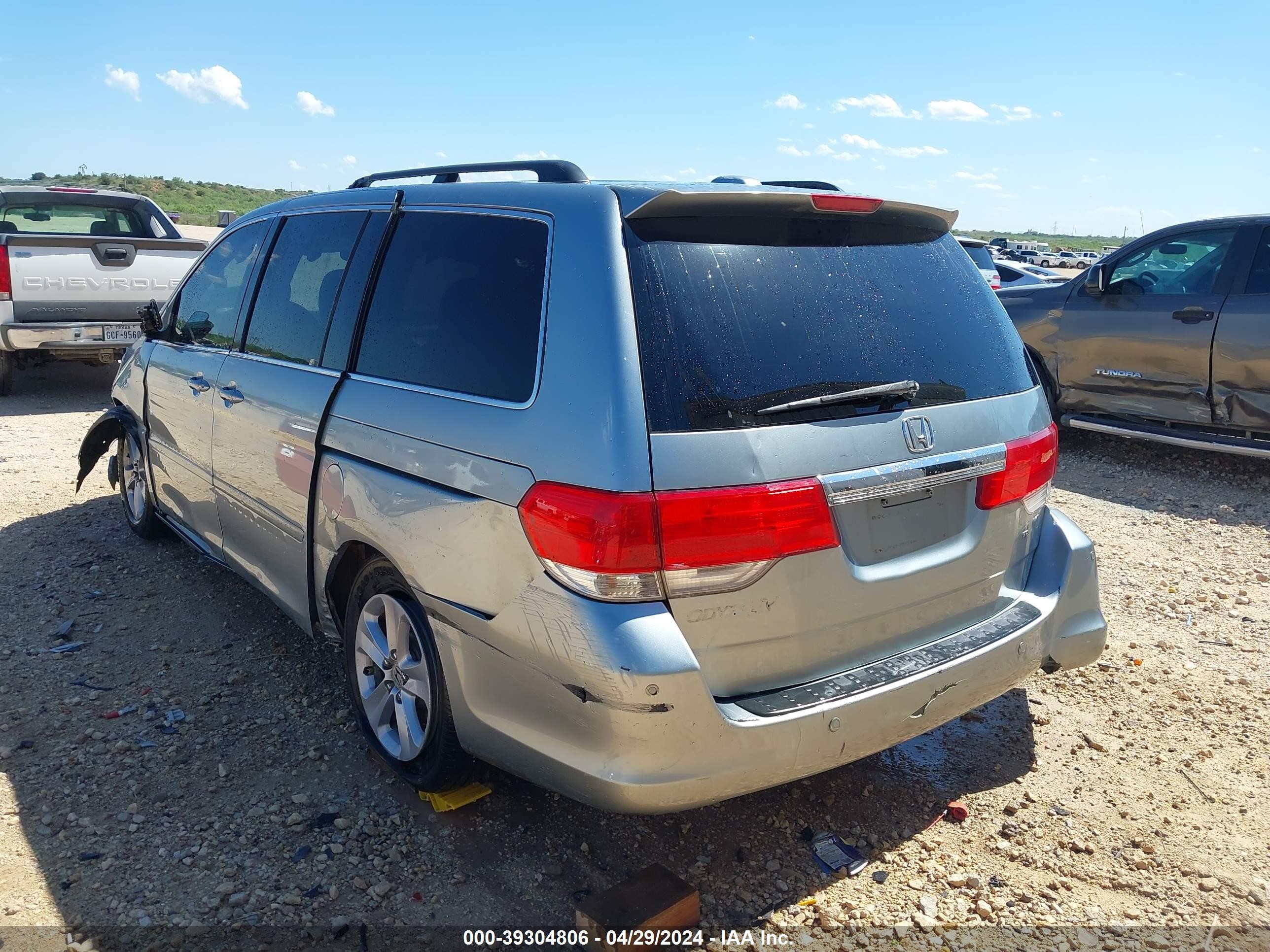 Photo 2 VIN: 5FNRL38948B010420 - HONDA ODYSSEY 