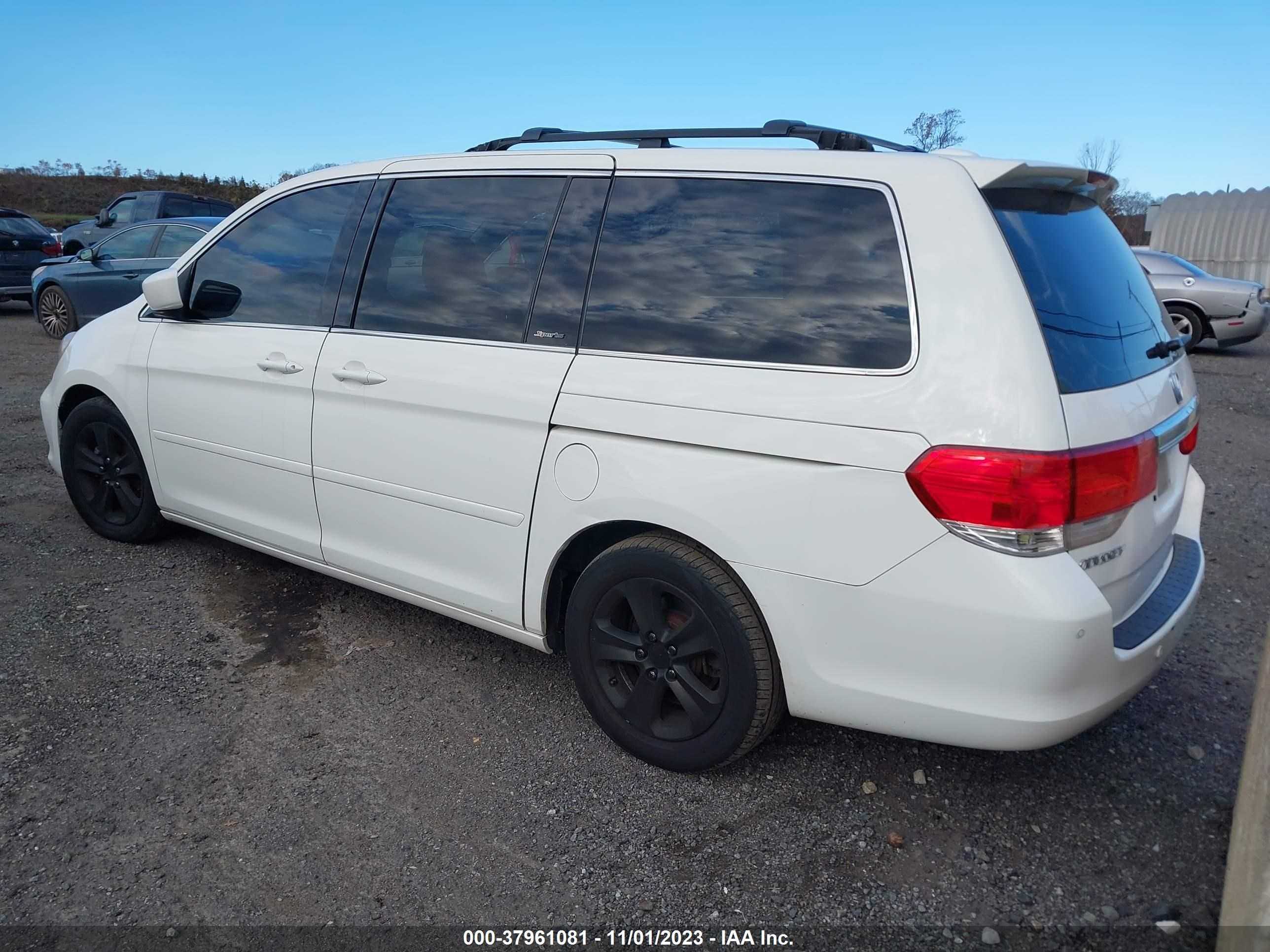 Photo 2 VIN: 5FNRL38968B005140 - HONDA ODYSSEY 